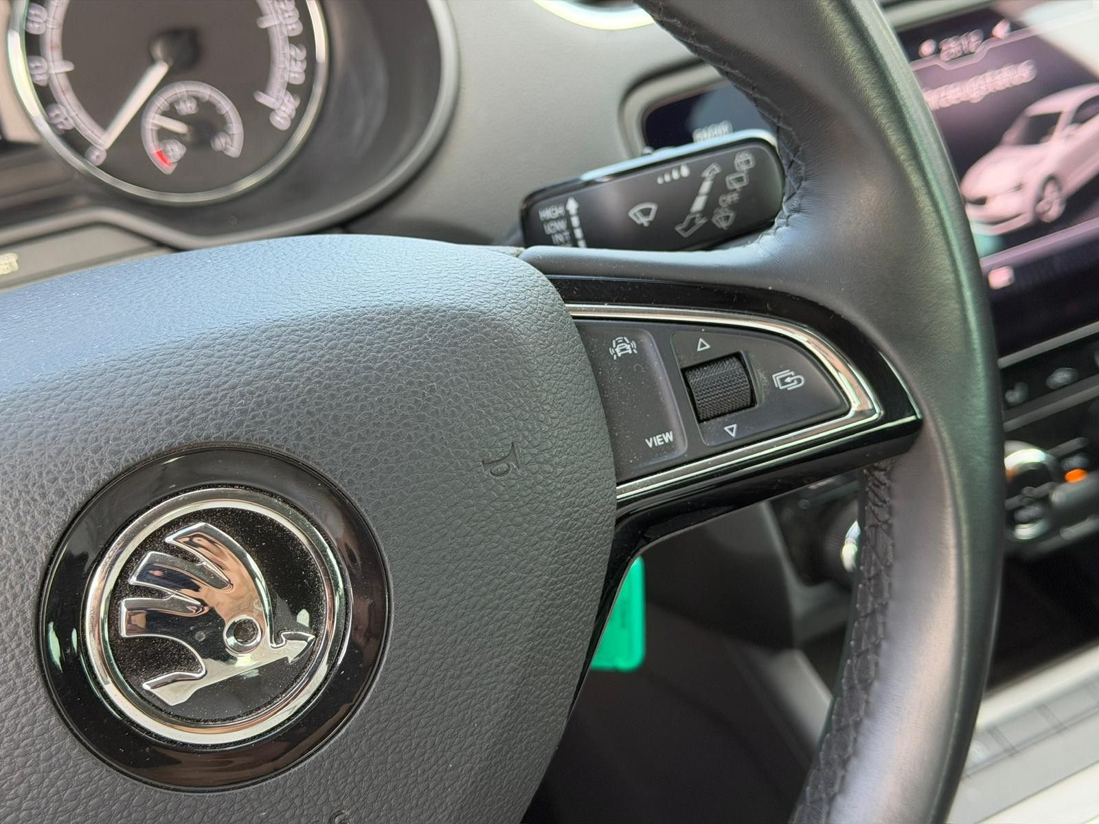 Fahrzeugabbildung SKODA Octavia Lim.*STNDHZNG*SZHZNG*TEMPOMAT*CARPLAY*