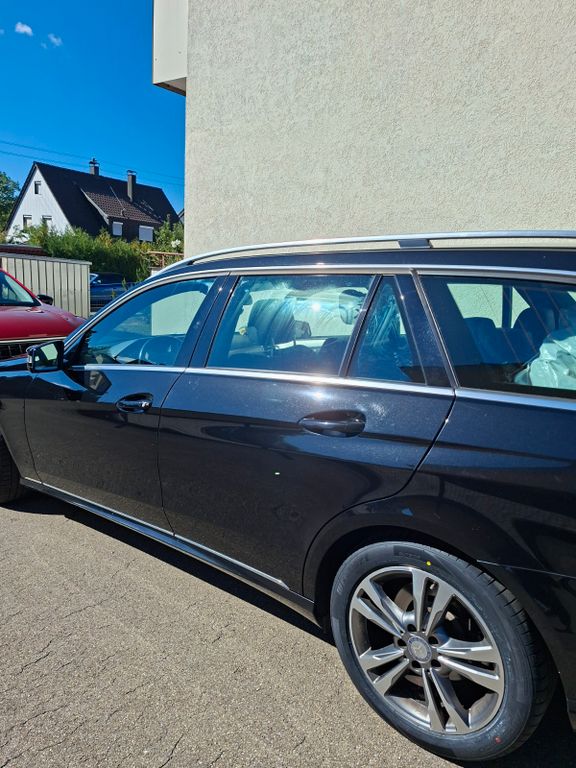 Image of Mercedes-Benz E 220