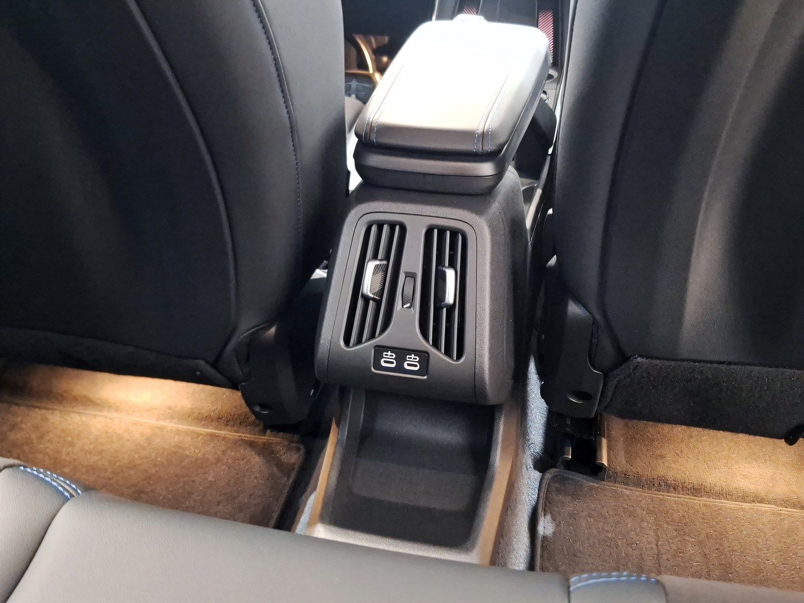 BMW iX2 - Bild 17