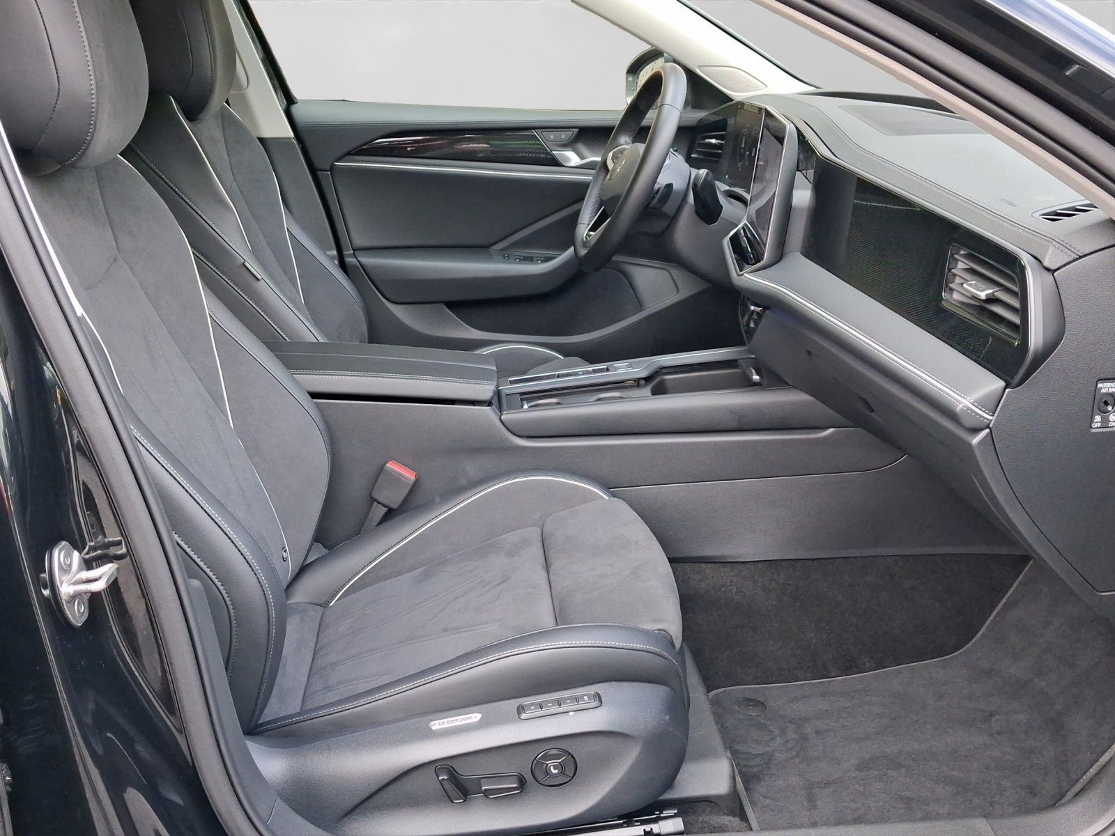 Volkswagen Passat Variant 1.5 TSI DSG BUSINESS IQ.DRIVE AHK foto 4