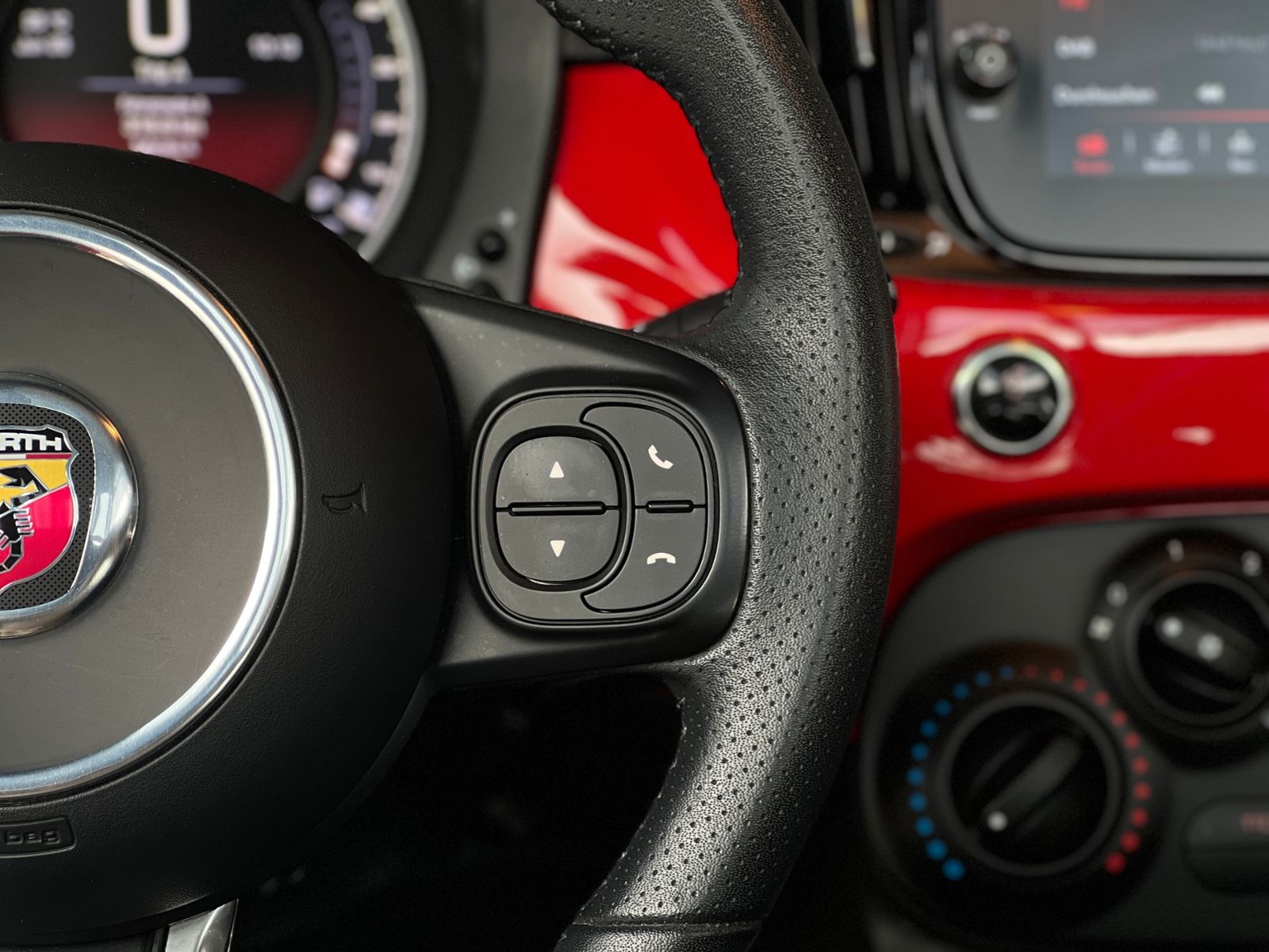 Fahrzeugabbildung Abarth 595C 1.4 T-Jet KLIMA NAVI ALU