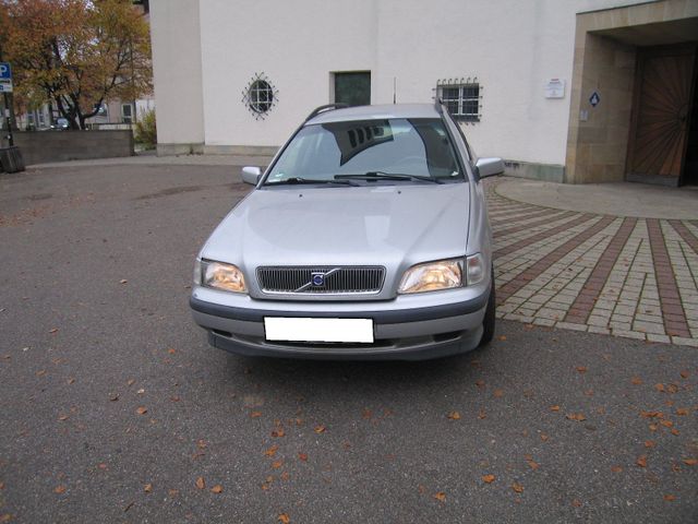 Volvo V 40 LPG TÜV NEU 9/26 3 H WERT 2,2 T 