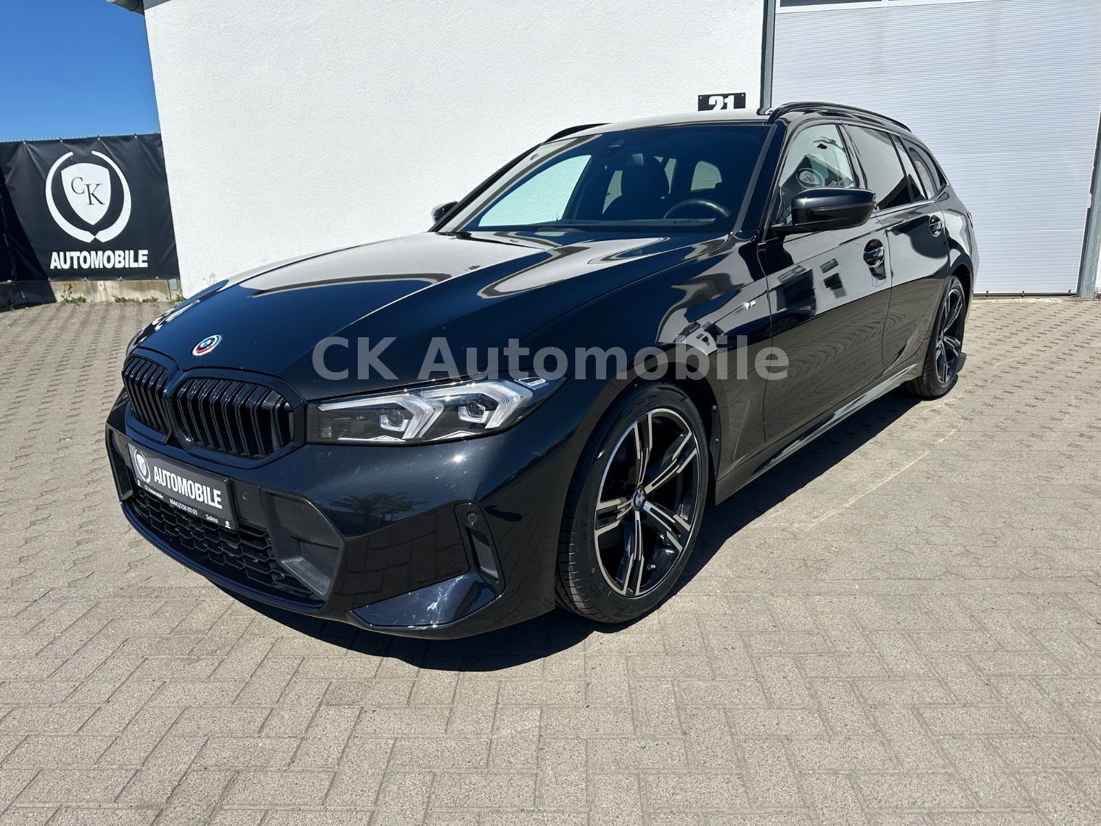 Fahrzeugabbildung BMW 320d Touring M-Sport Facelift/Shadow-Line/Navi