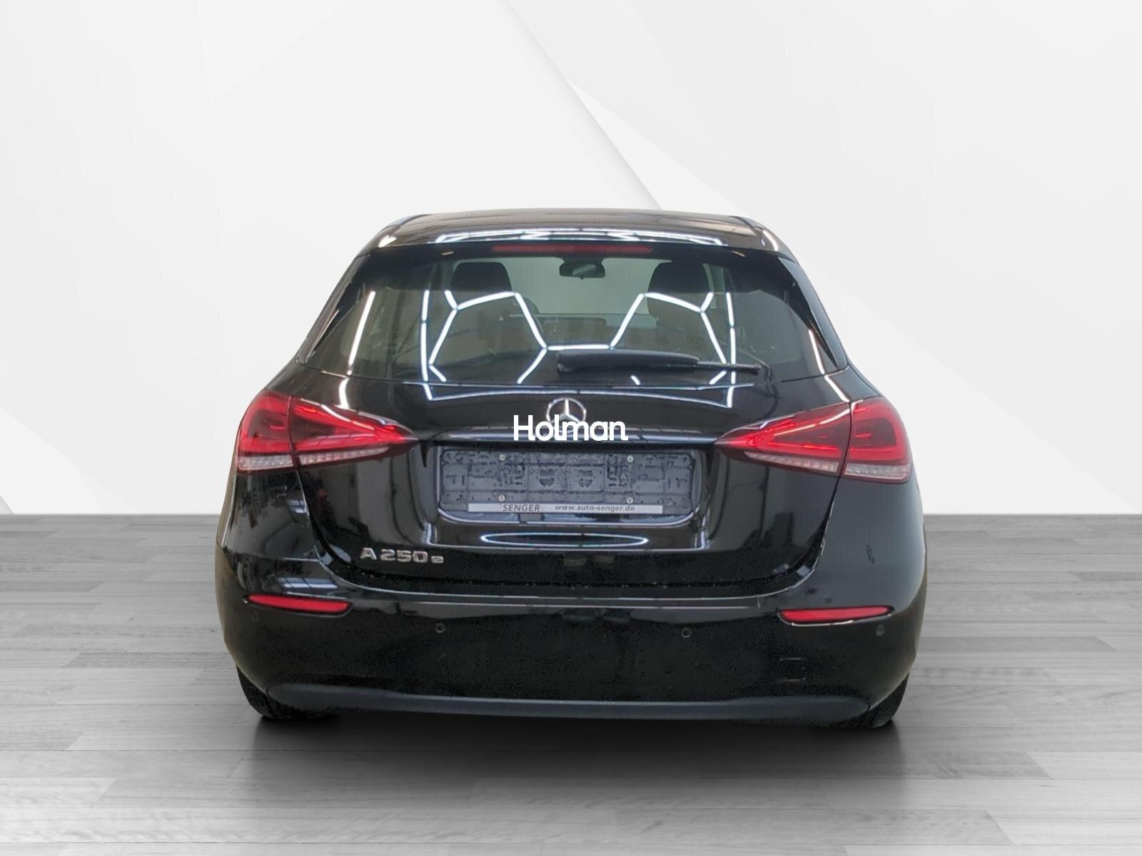 Mercedes-Benz A 250 e 8G MBUX Advanced LED