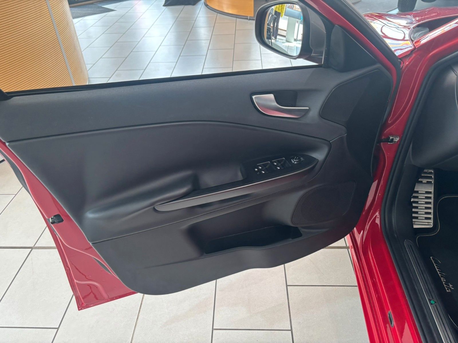 Fahrzeugabbildung Alfa Romeo Giulietta Turismo 1.4 QV-LINE NAVI/LEDER/PDC/TEM