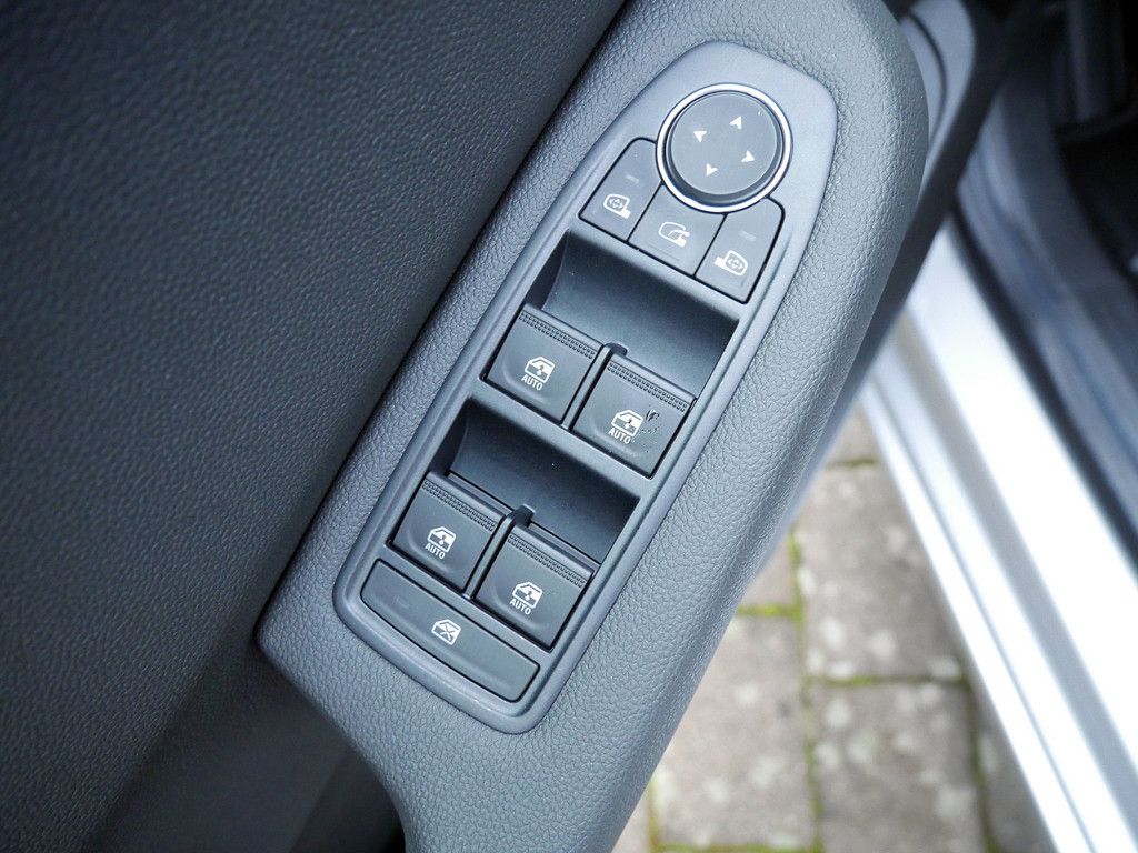 Fahrzeugabbildung Renault Clio Intens TCe 90 KLIMA KEYLESS PDC KAMERA LED