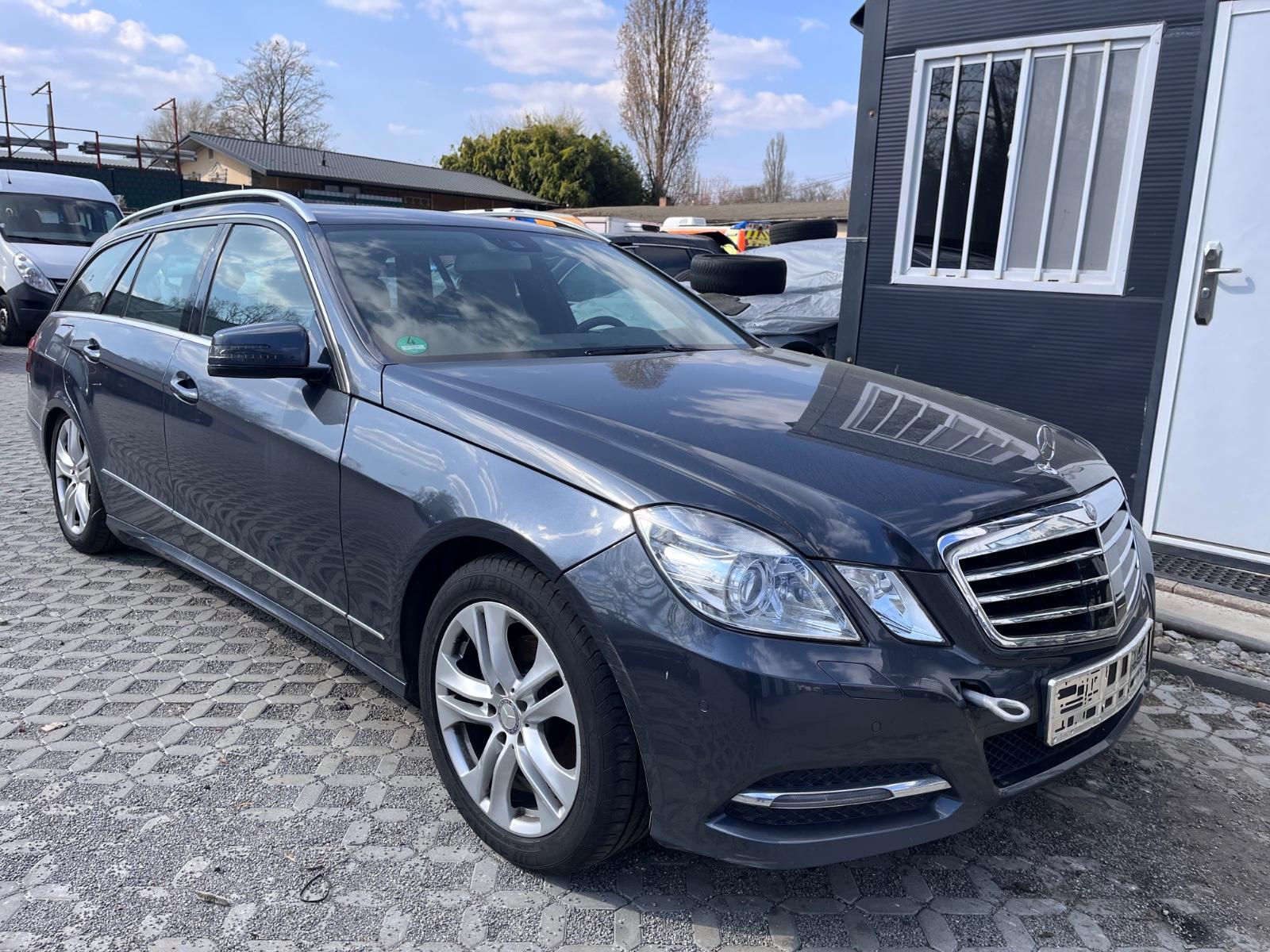Mercedes-Benz E 220 E T-Modell E 220 CDI BlueEfficiency