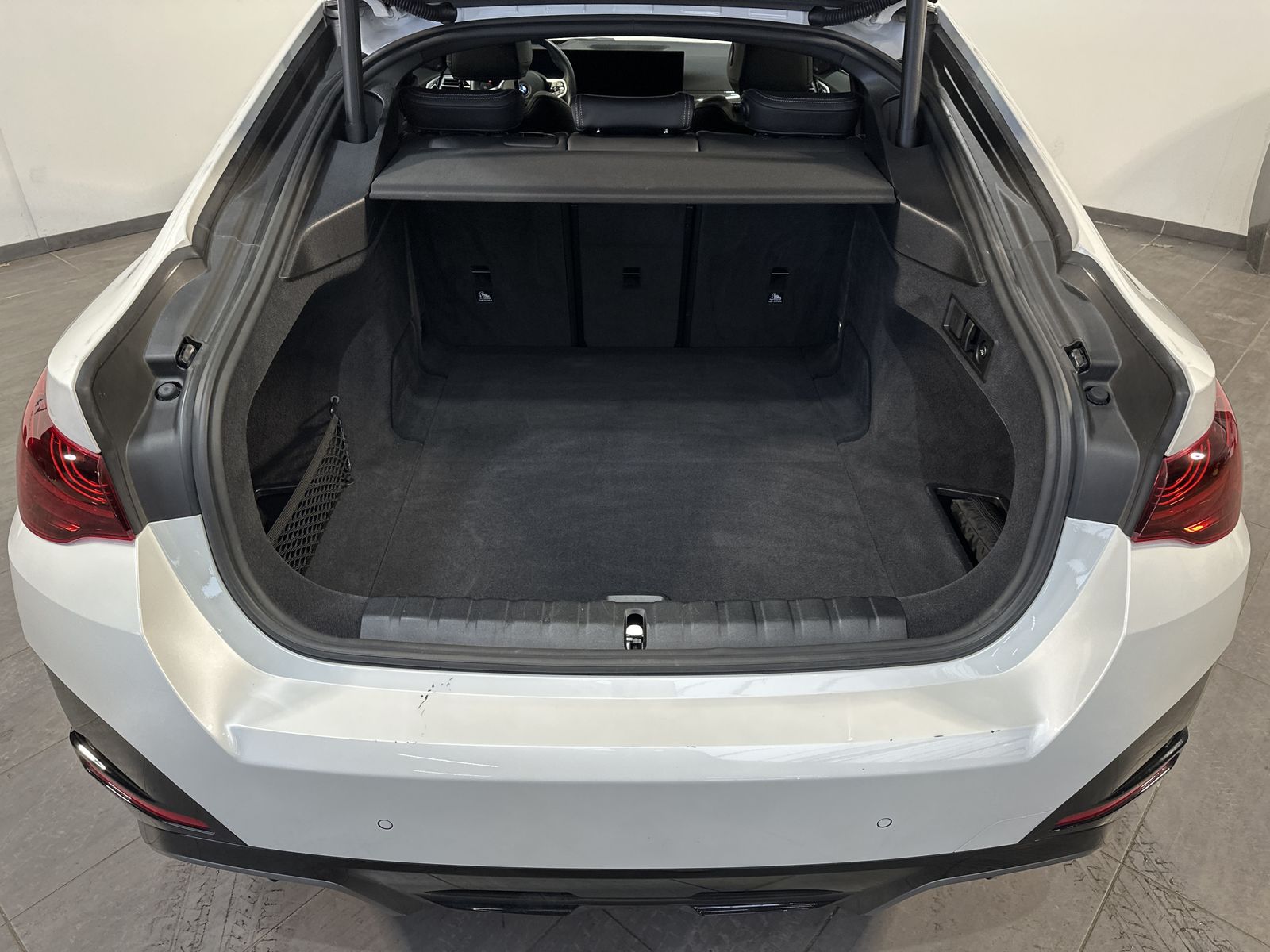 Fahrzeugabbildung BMW i4 M50 xDrive NAV+LEDER+ACC+AHK+360°+H&K+HEAD-UP