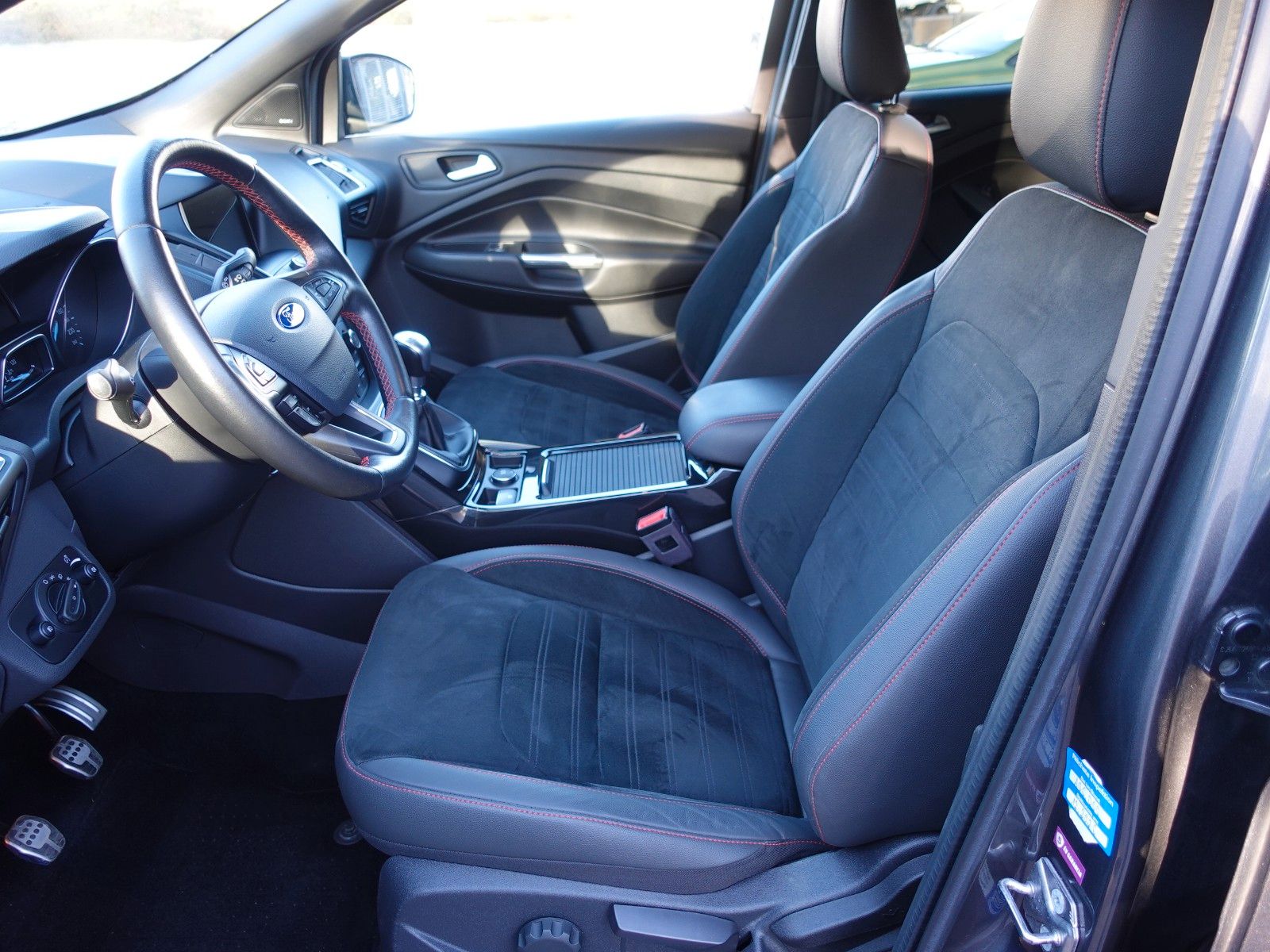 Fahrzeugabbildung Ford Kuga 1,5 EcoBoost 2x4 110kW ST-Line