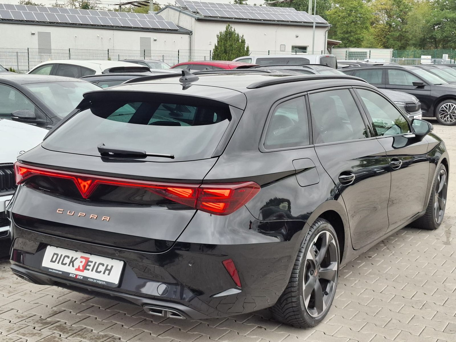 Fahrzeugabbildung CUPRA Leon 1.5 eTSI DSG AHK*DYNAMICA*EDGE*LED*5JGARAN.