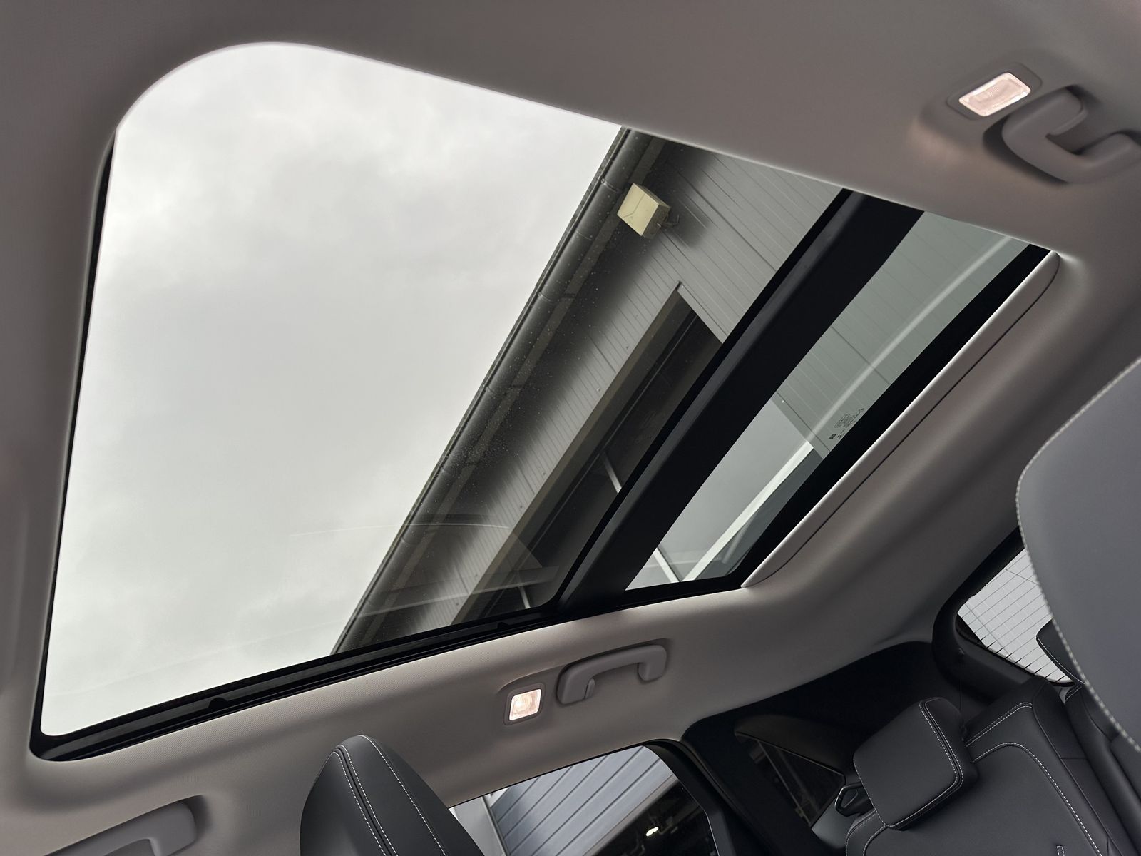 Fahrzeugabbildung Ford Kuga 2.5 Plug-In Hybrid Vignale NAV+LED+PANO+ACC