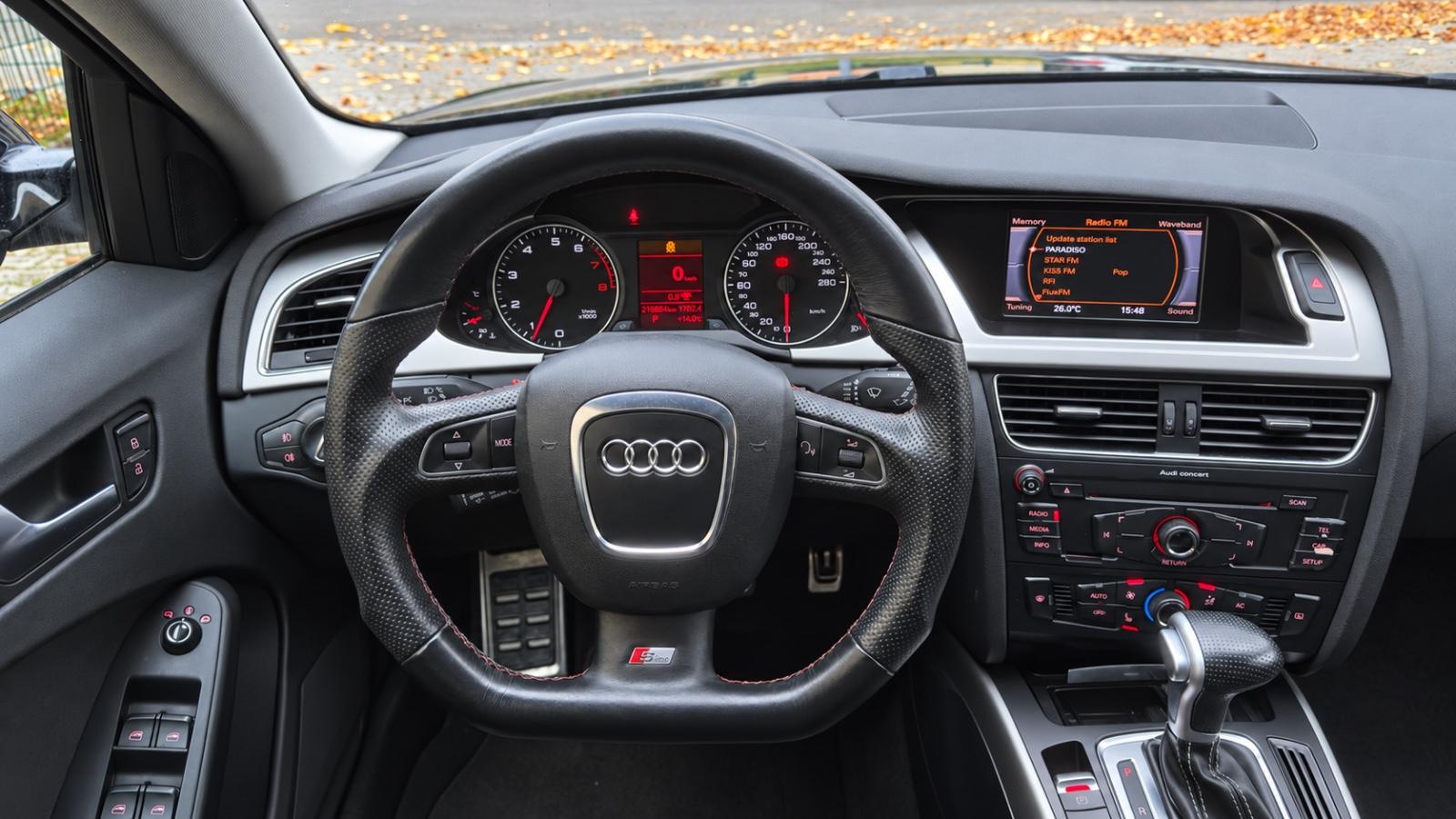 Audi A4 2009 — photo 12