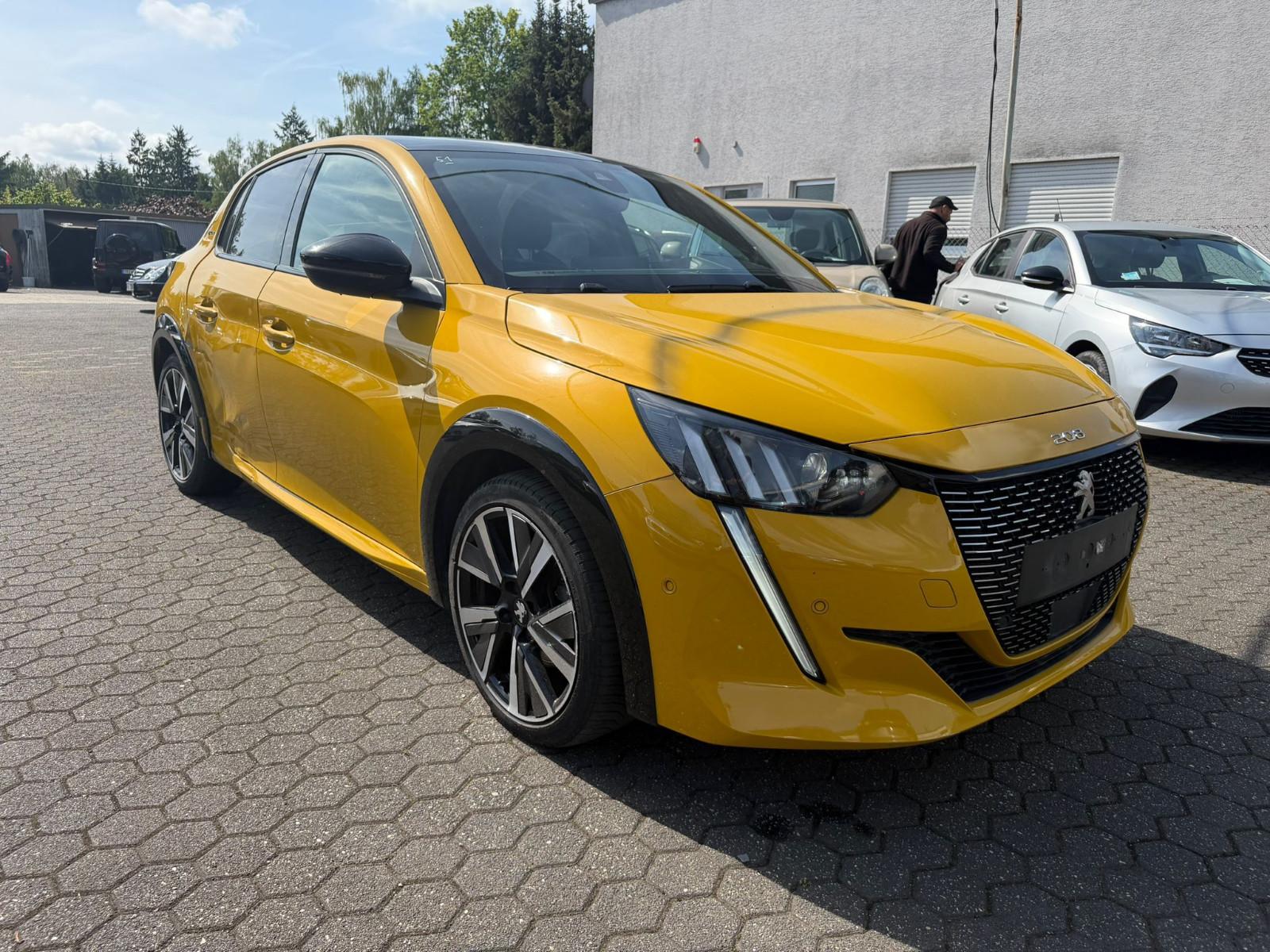 Peugeot 208 Allure GT Line Sport-Panorama-Kamera-Navi