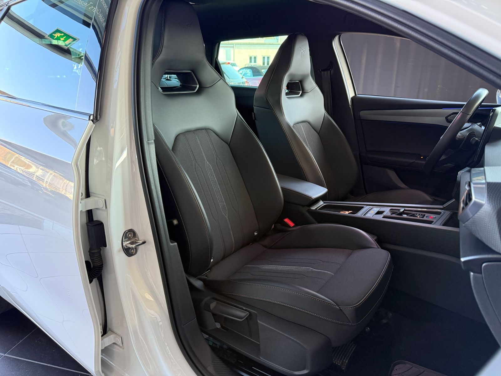 Fahrzeugabbildung CUPRA Leon Sportstourer VZ e-Hybrid ACC LED NAV 19"