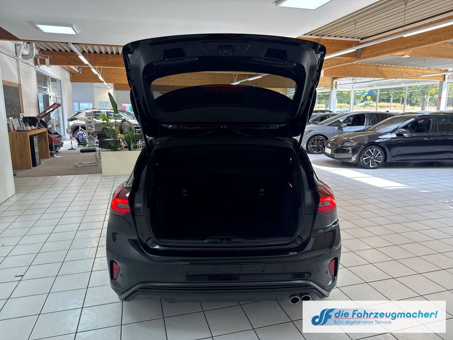 Fahrzeugabbildung Ford Focus ST-Line Navi LED ACC Apple CarPlay Android