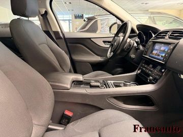 Jaguar F-Pace - 9