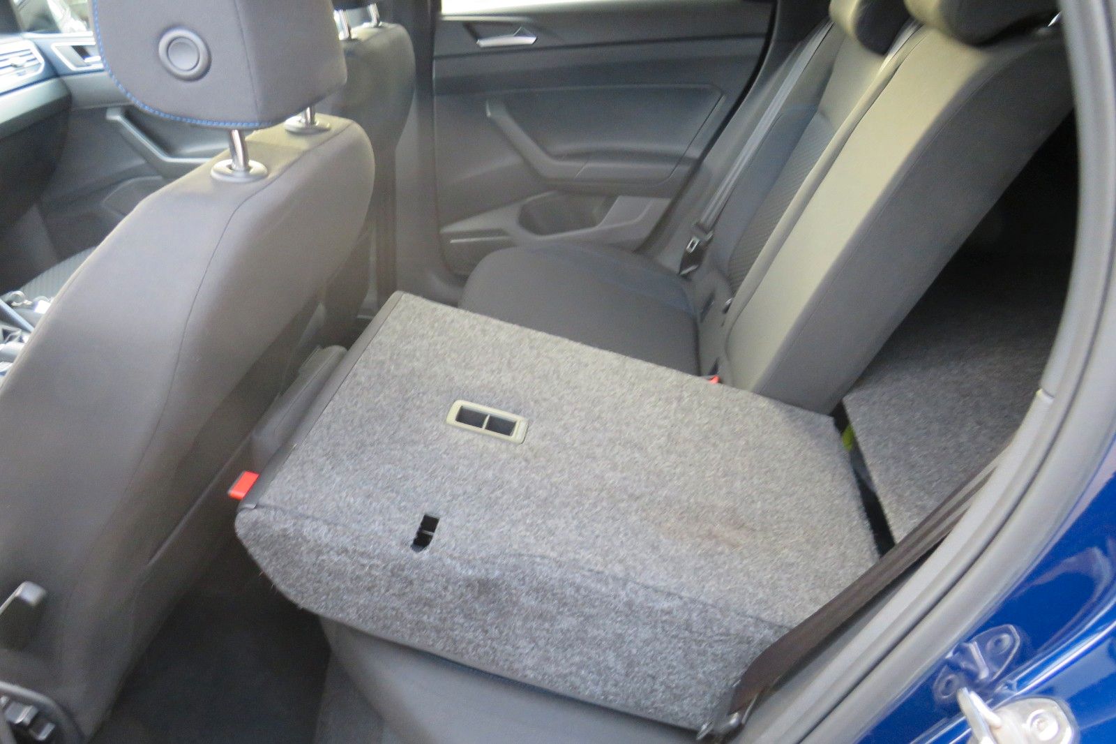 Fahrzeugabbildung Volkswagen Polo United KAMERA SITZH. NAVI KEYLESS APP-CON 1