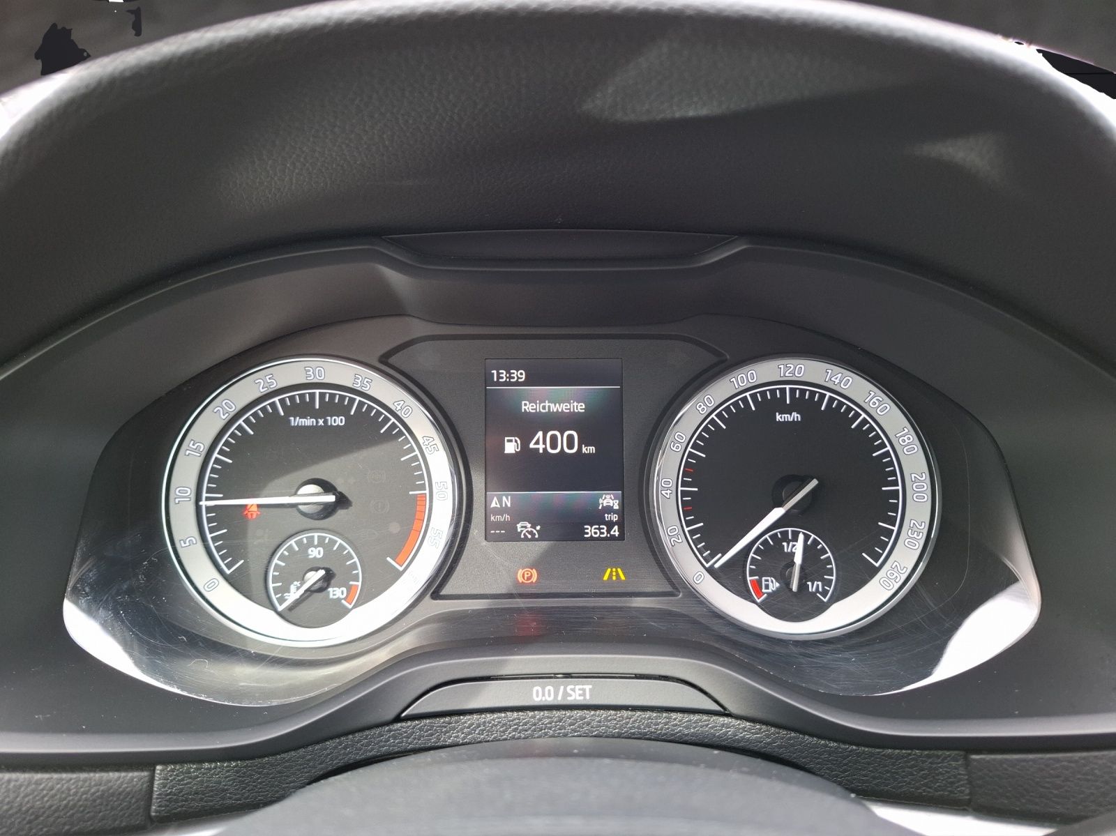 Fahrzeugabbildung SKODA Karoq TDI Drive-125 LED Navi ACC  RFK SH