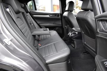 Alfa-Romeo Stelvio - 12