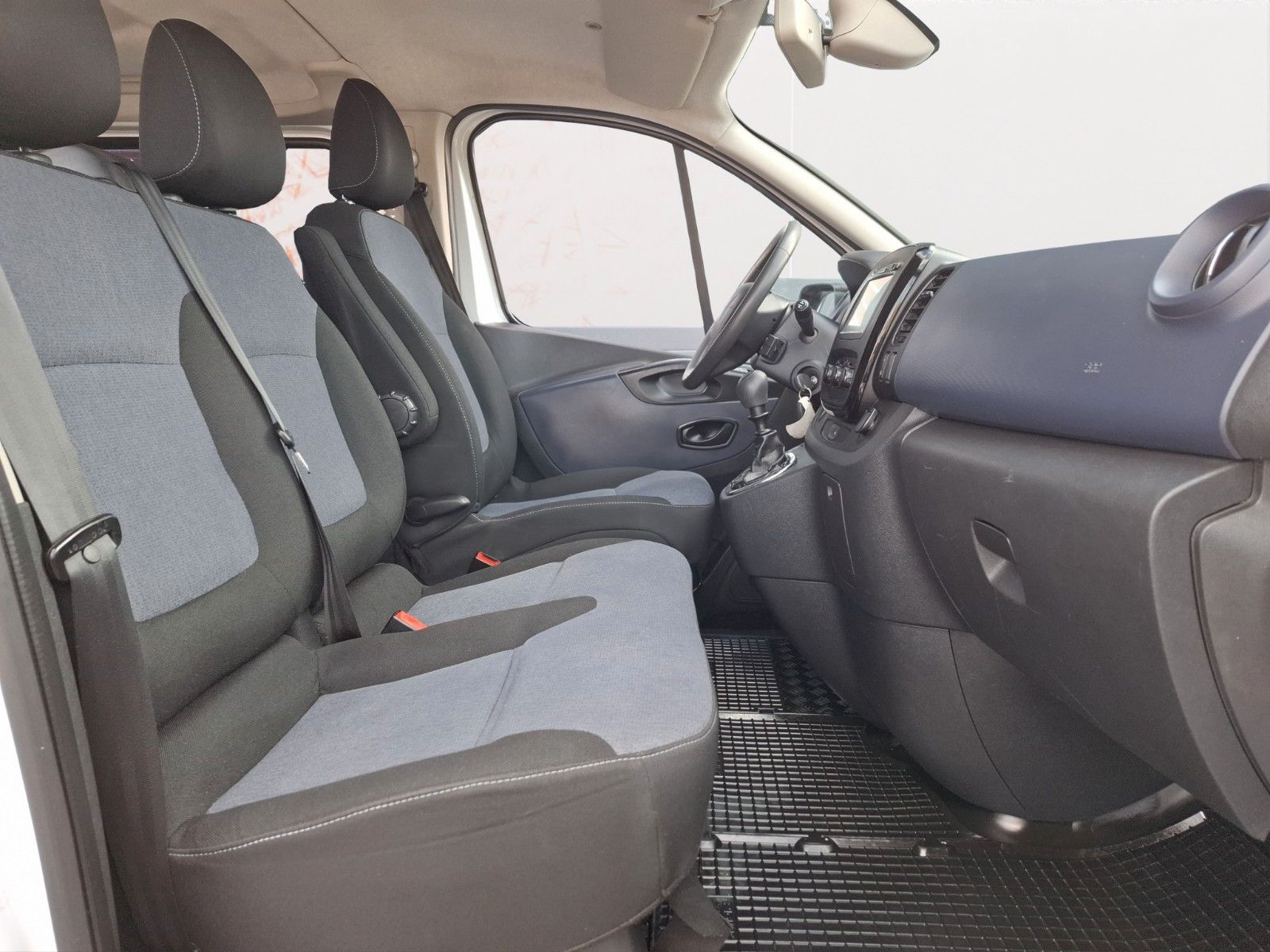 Fahrzeugabbildung Opel Vivaro B Combi ! 9-Sitzer ! NAVI ! PDC !