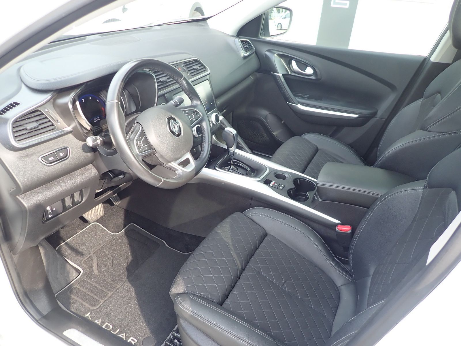 Fahrzeugabbildung Renault Kadjar TCe 160 EDC LIMITED/AUTOMATIK/SHZ/NAVI