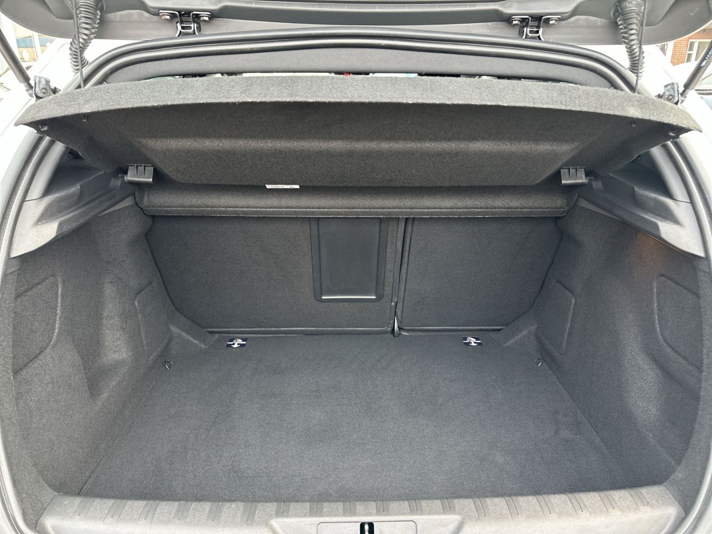Fahrzeugabbildung Peugeot 308 Allure 1.2 GT PureTech 130 Sportpaket Navi