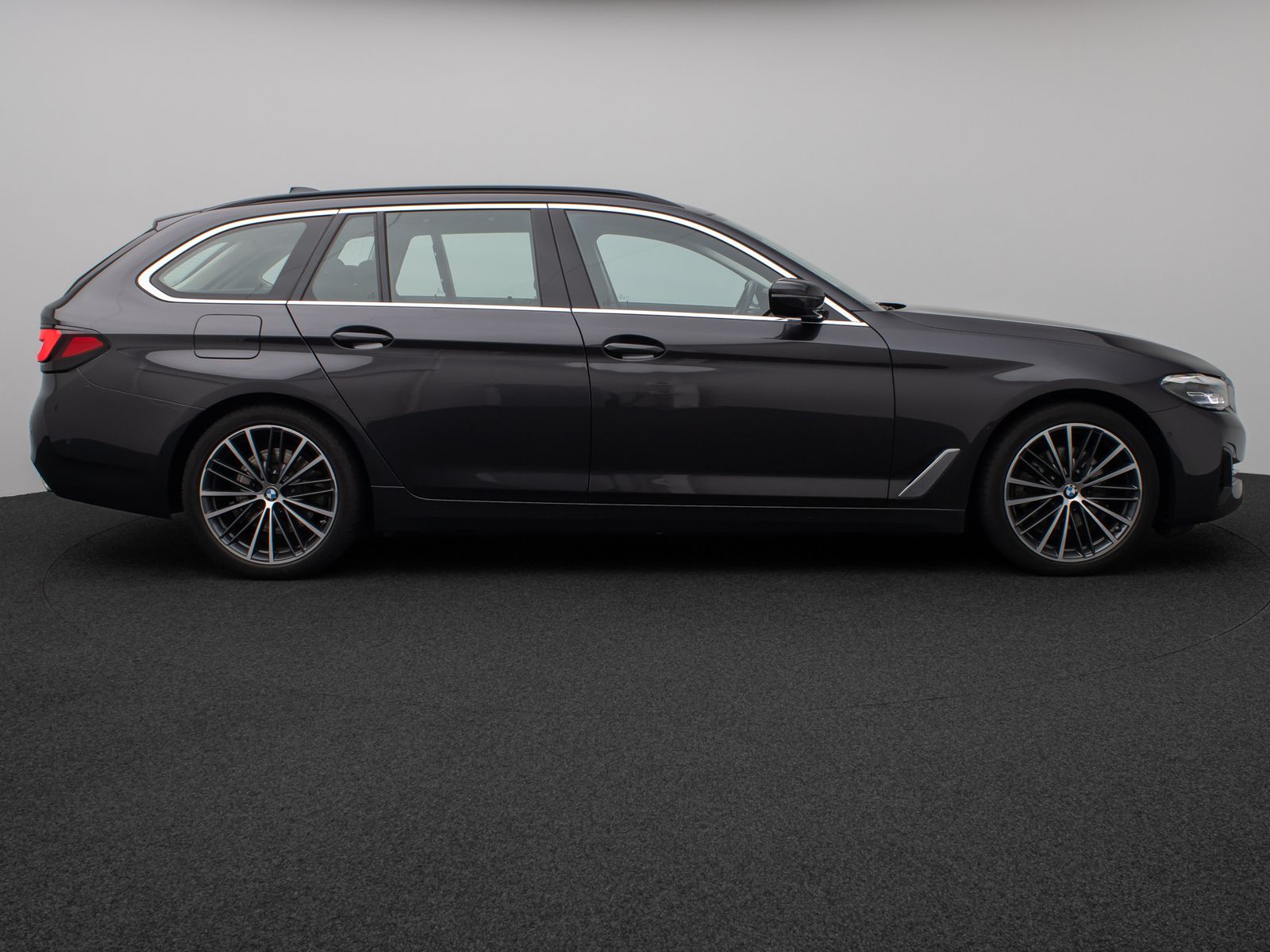 Fahrzeugabbildung BMW 520d Panorama Kamera HUD DAB 4Klima Alarm 19Zoll