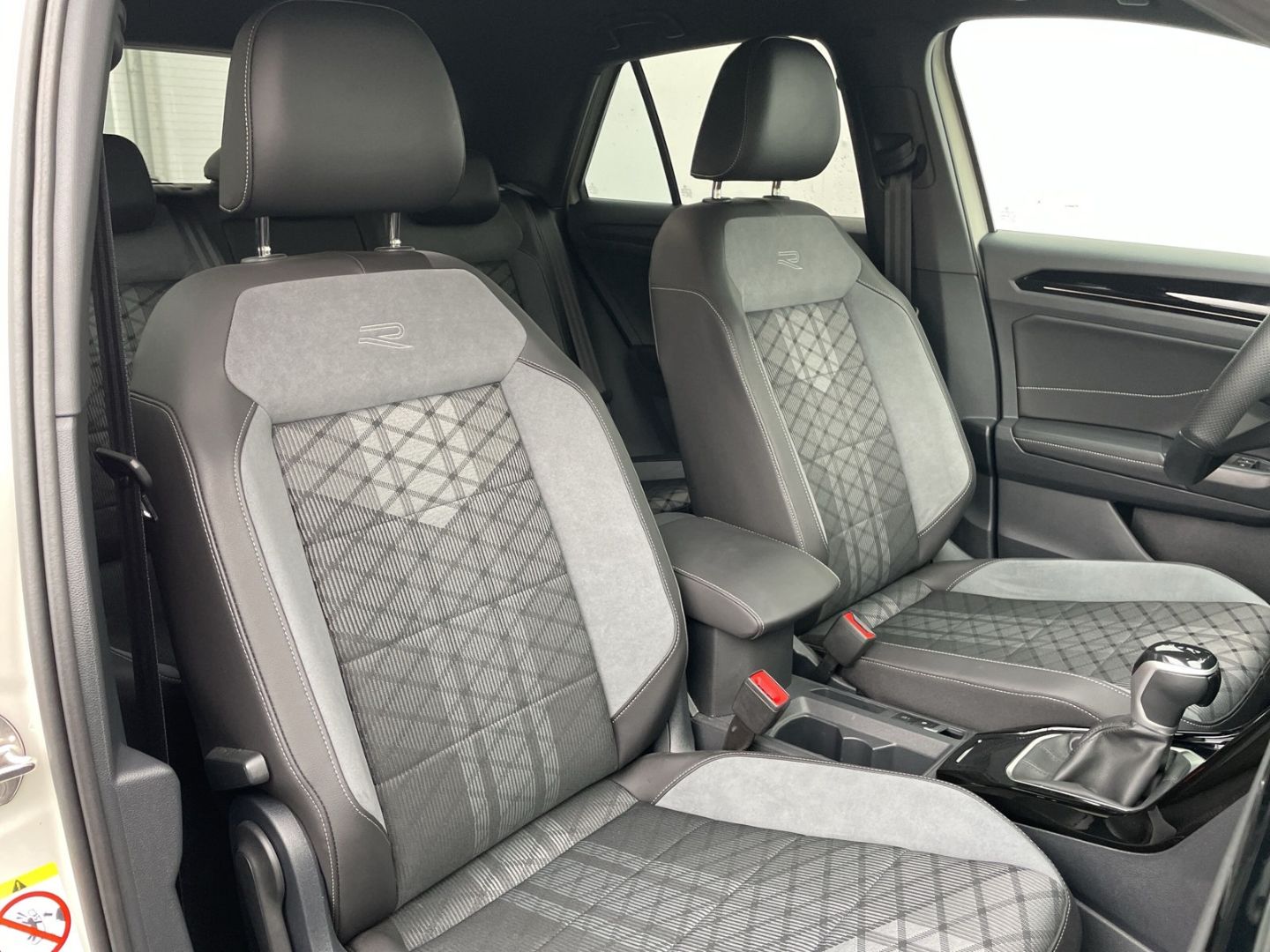 T-Roc 1.5 TSI DSG R-Line Black Style AHK/Kamera