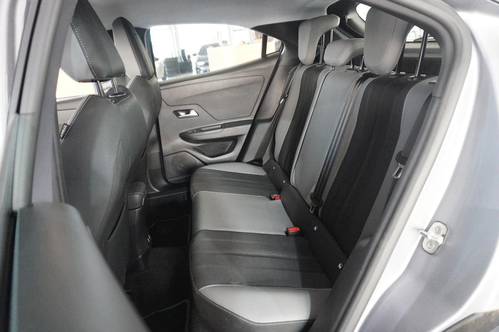 Fahrzeugabbildung Opel Mokka ELEGANCE 1.2T NAVI/LED/KAMERA/SPORT/SH/DAB