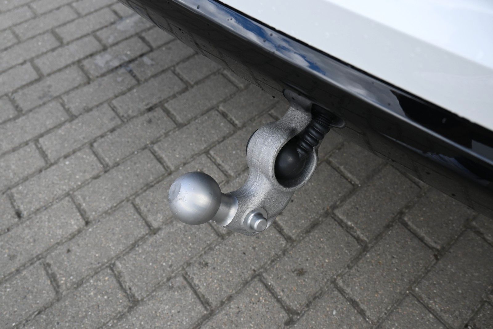 Fahrzeugabbildung Volvo XC60 B5 AWD Ultra Dark*LUFT*360°*ACC*B&W*AHK