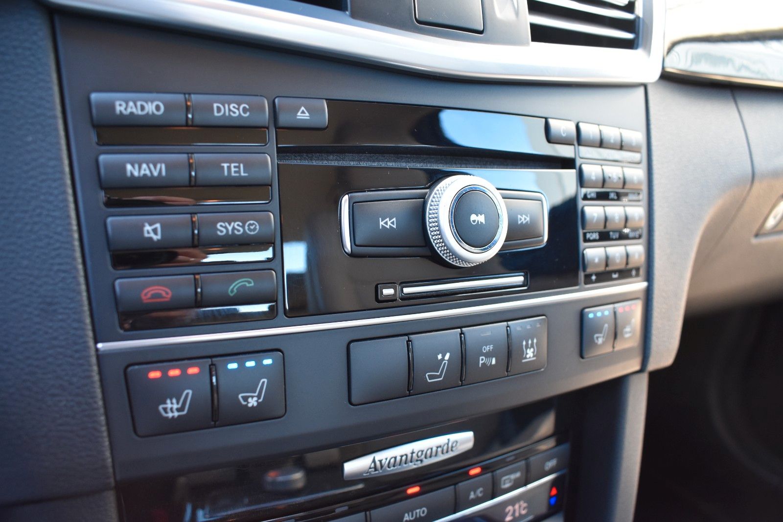 Fahrzeugabbildung Mercedes-Benz E 350 CGI Limousine STH/AHK/MEMORY/KEYLESS