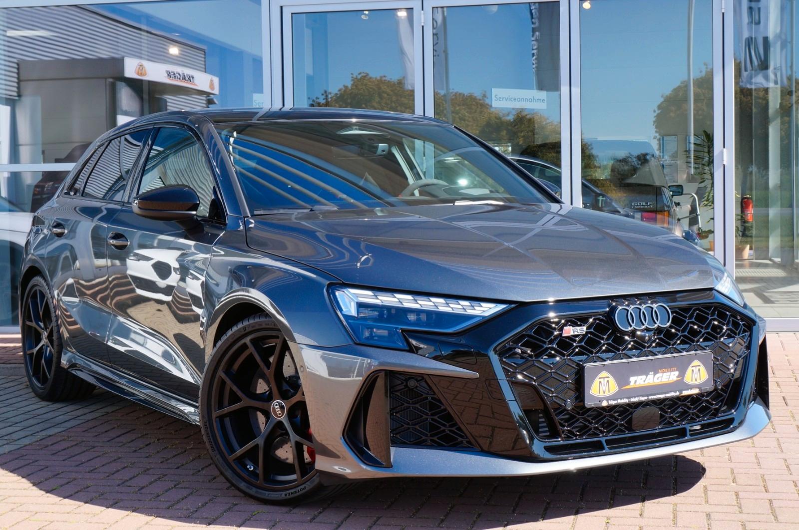 Audi RS3 Sportback *Ceramic*Schalensitze*Pano*Matrix*