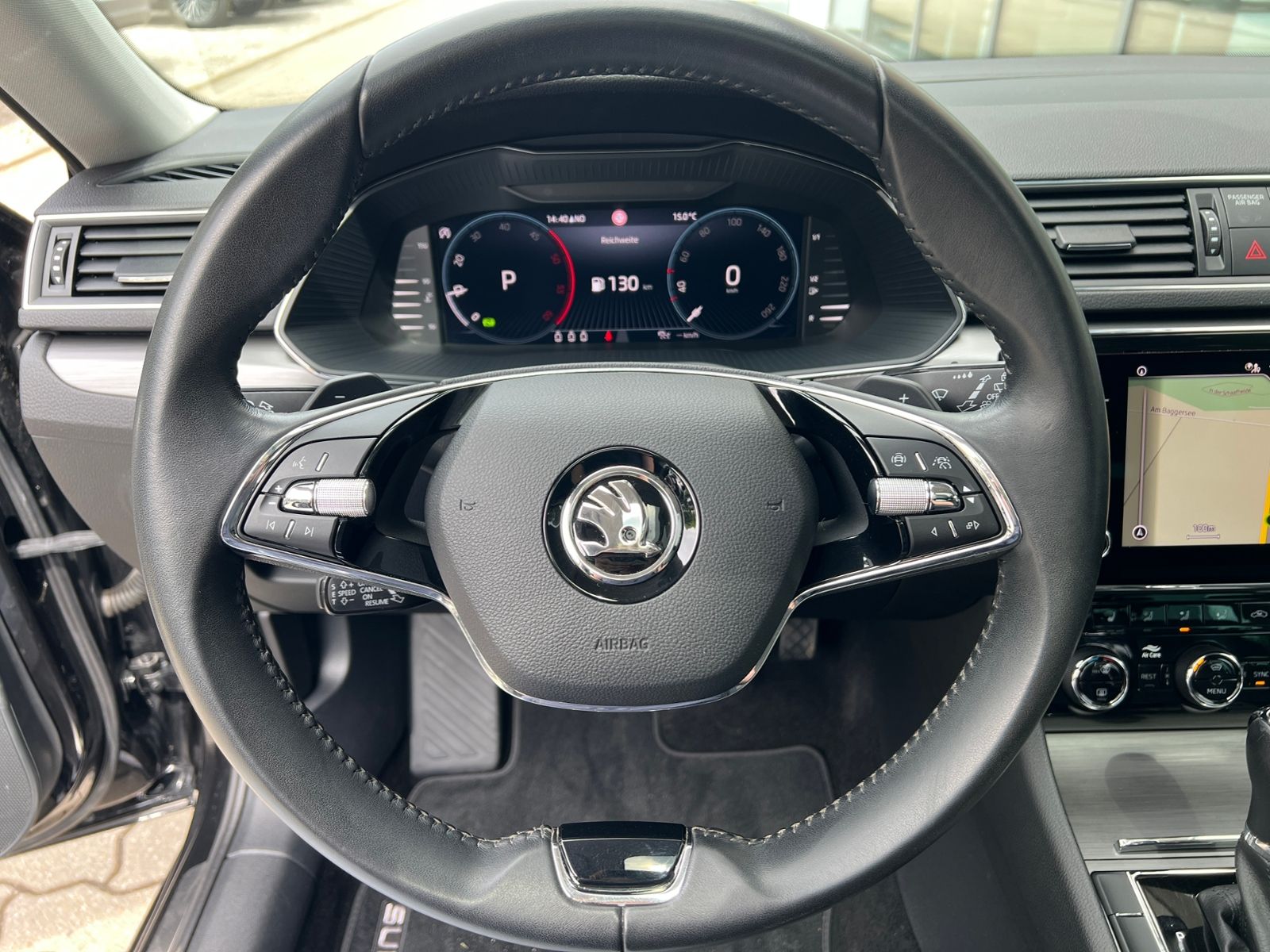 Fahrzeugabbildung SKODA Superb Combi Style 2.0 TDI DSG *AHK,LED,Pano,ACC