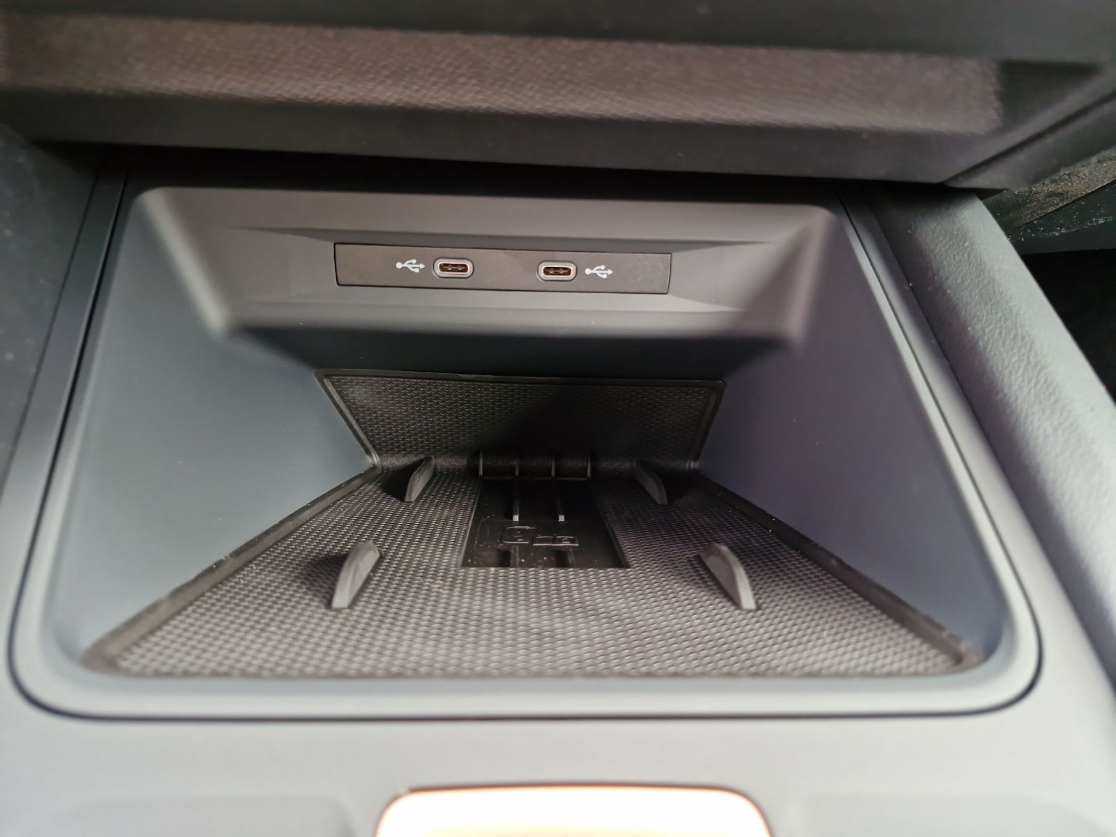 Fahrzeugabbildung CUPRA Formentor VZ Tribe Edition 2.0 TSI 4Drive DSG AK