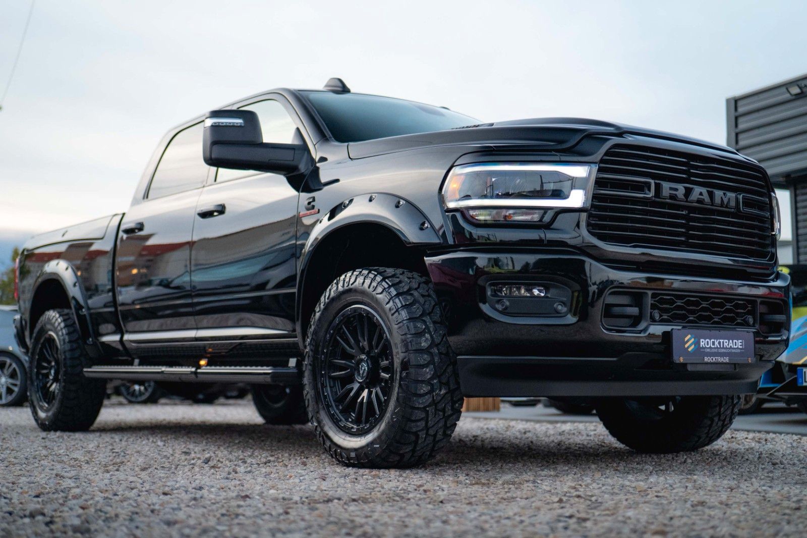 Fahrzeugabbildung Dodge RAM 3500 HEAVY DUTY 6.7 Cummins Laramie Night