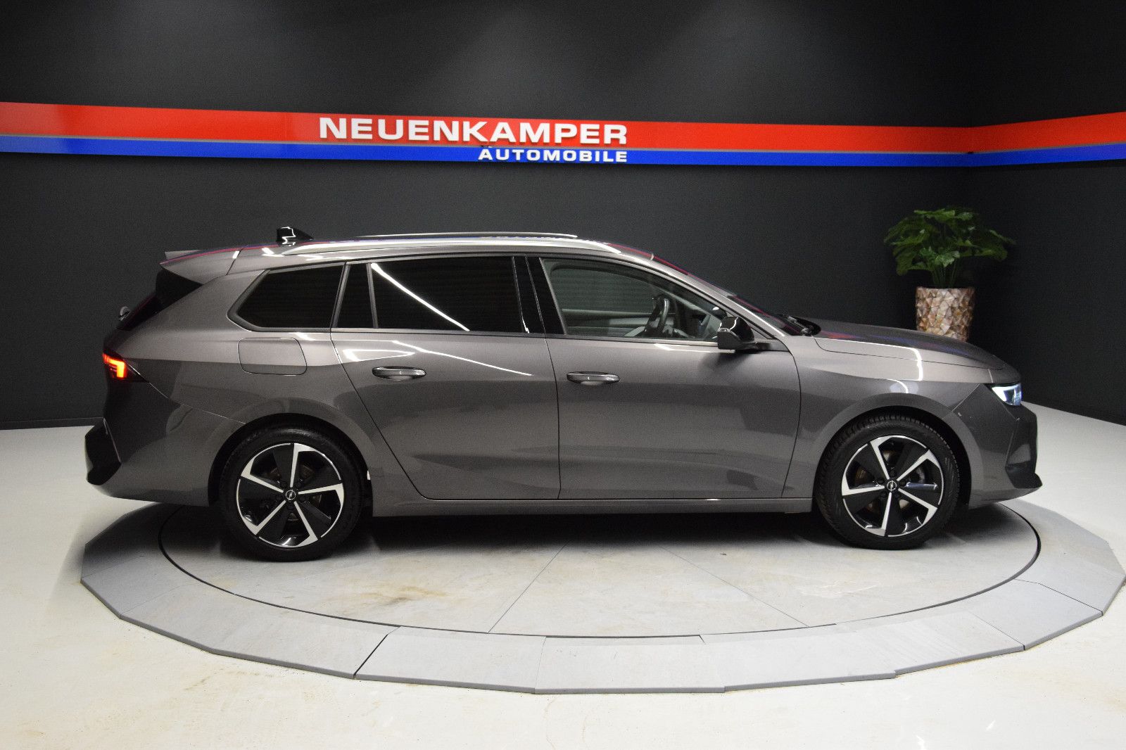 Fahrzeugabbildung Opel Astra L Sports Tourer Elegance AHK Navi Kamera