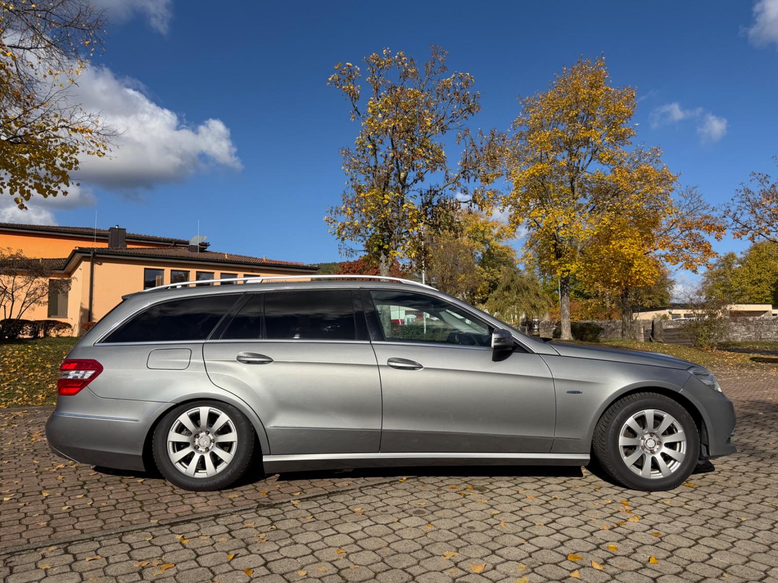 Mercedes-Benz E300 2012 — photo 23