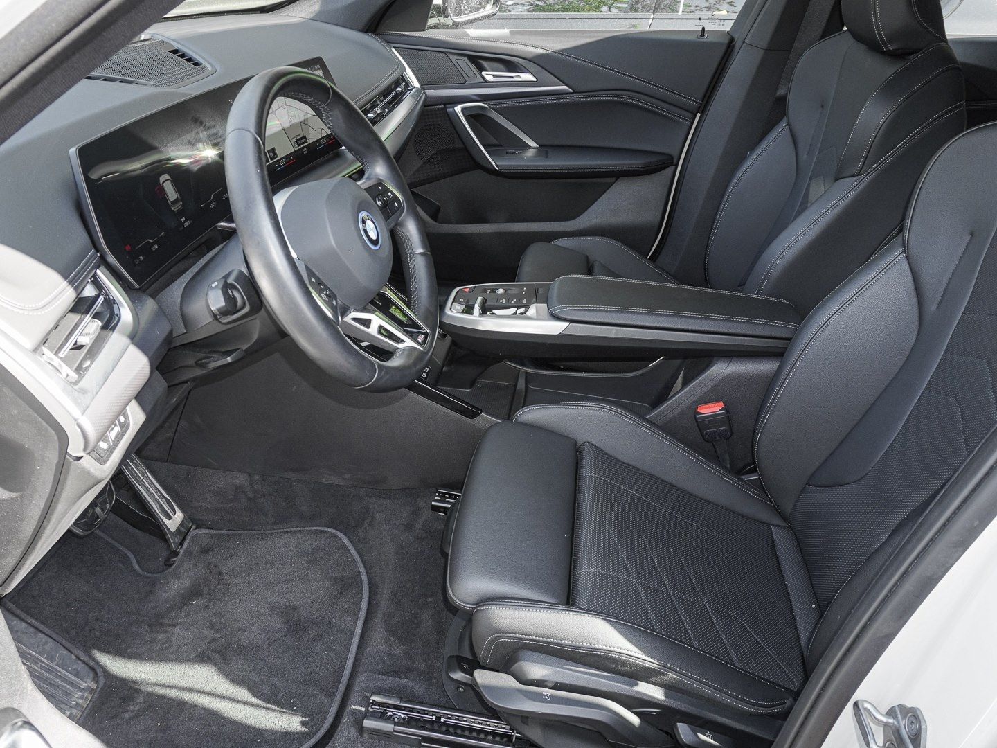 BMW iX1 xDrive30 M Sport RFK NAVI LED Sound Syst. foto 12