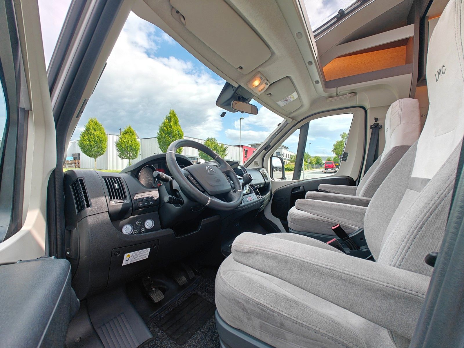 Fahrzeugabbildung LMC Tourer Lift H 730 G - Luftfeder, Winterpaket -