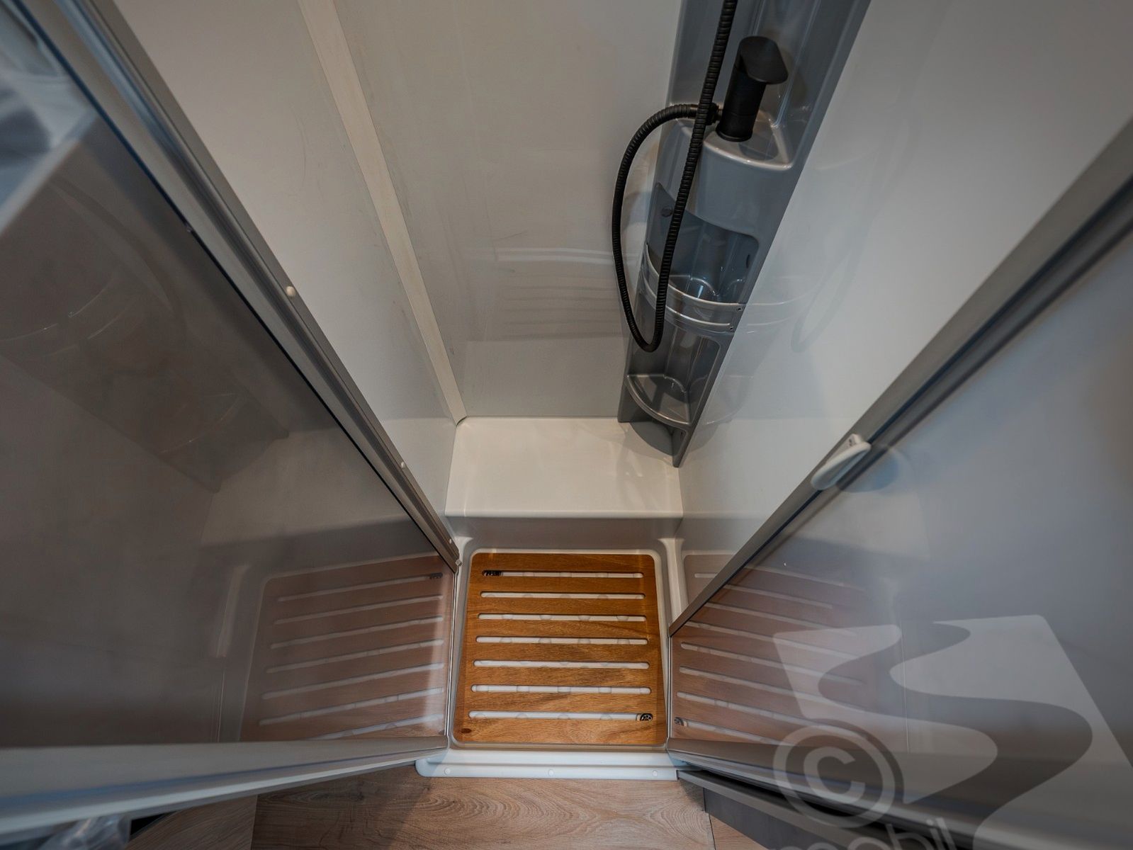 Fahrzeugabbildung Crosscamp EXPDN 7.4 E Peugeot Automatik