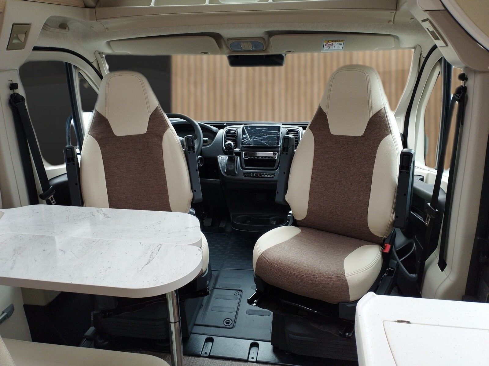 Fahrzeugabbildung Eura Mobil Van V 635 EB Automatik, 180 PS, Fahrassistenz