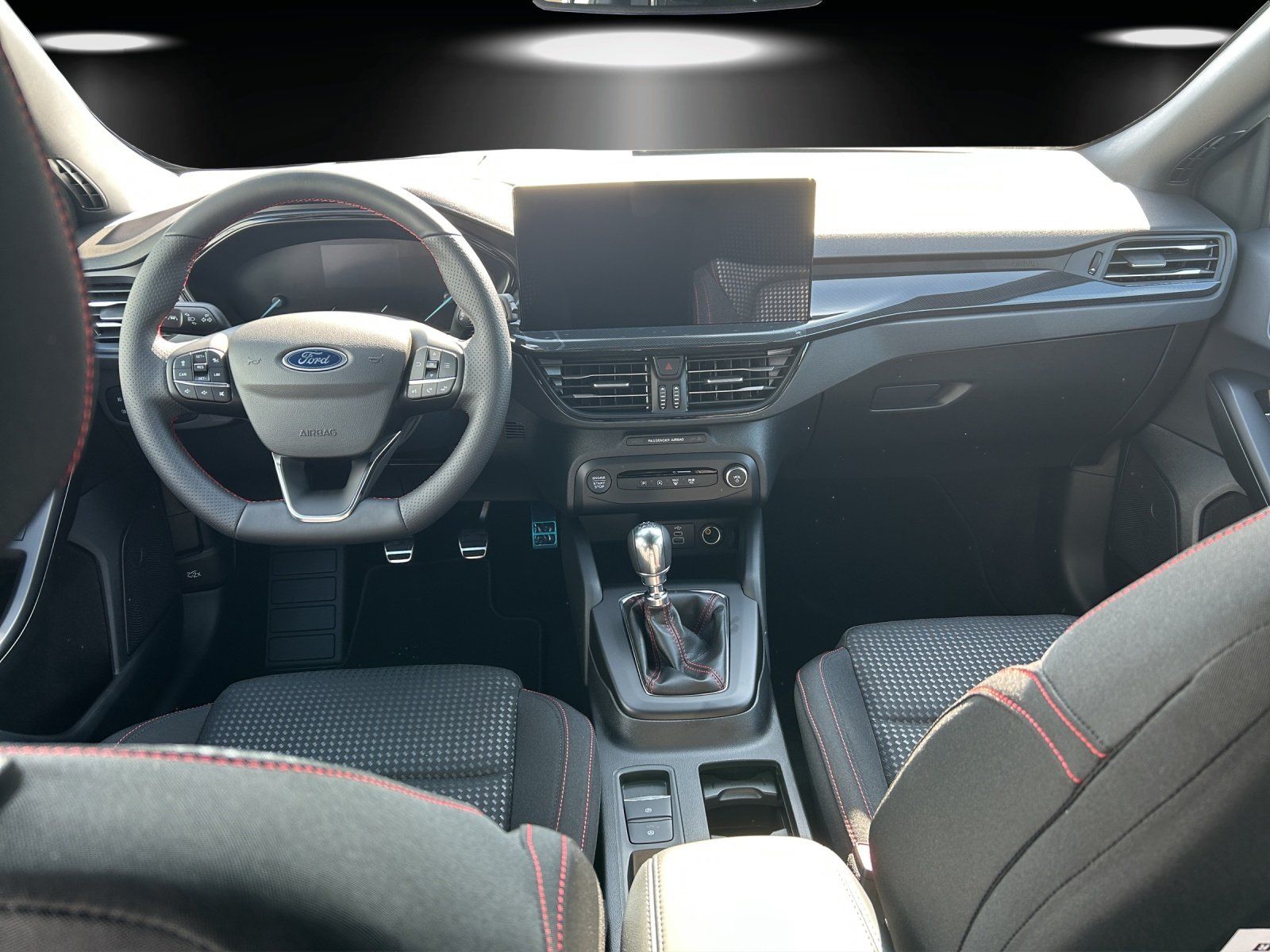 Fahrzeugabbildung Ford Focus Turnier 1,0 Ecoboost ST-Line