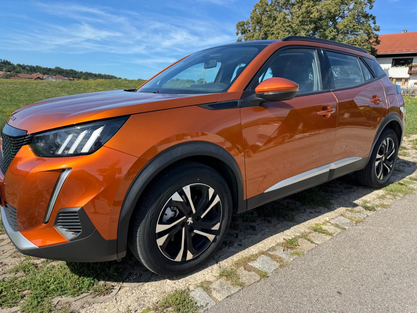 Peugeot 2008 HYBRID 136 e-DSC6 Allure*AUT*PANO*LEDER*