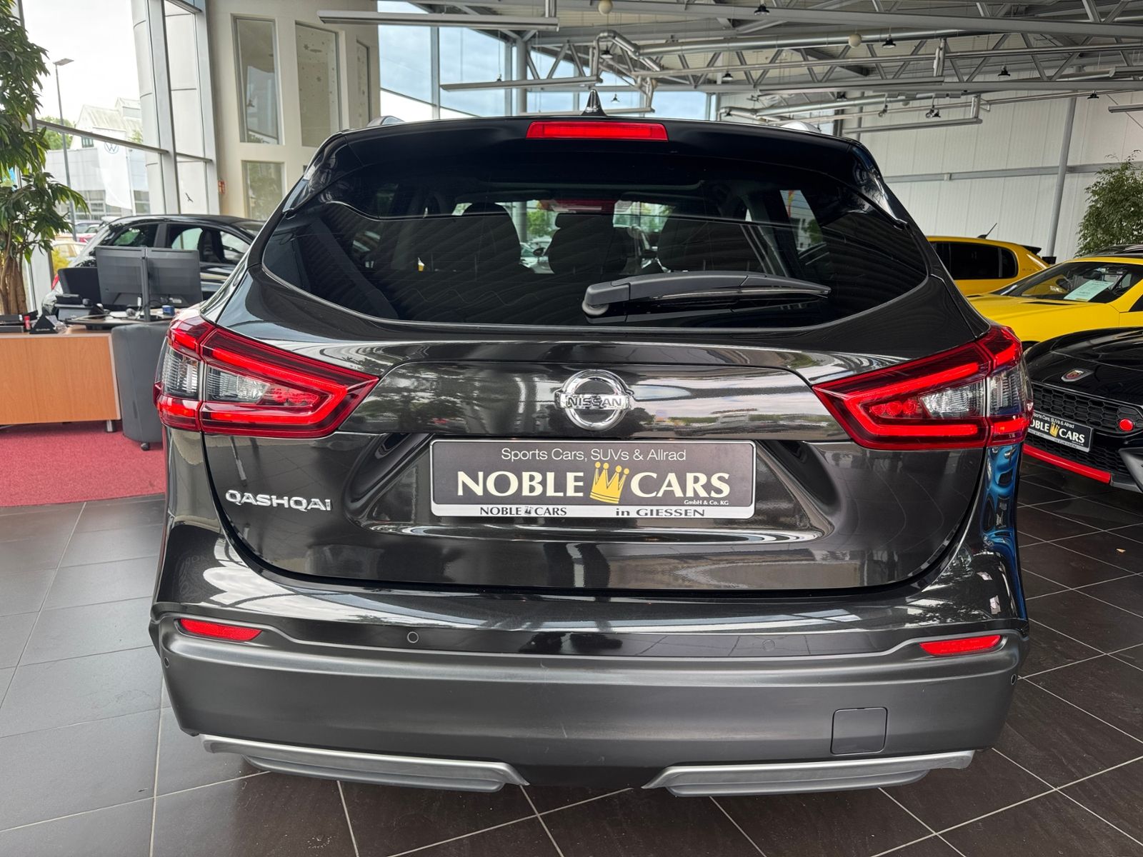 Fahrzeugabbildung Nissan Qashqai Akari PANO RFK AHK NAVI ALU