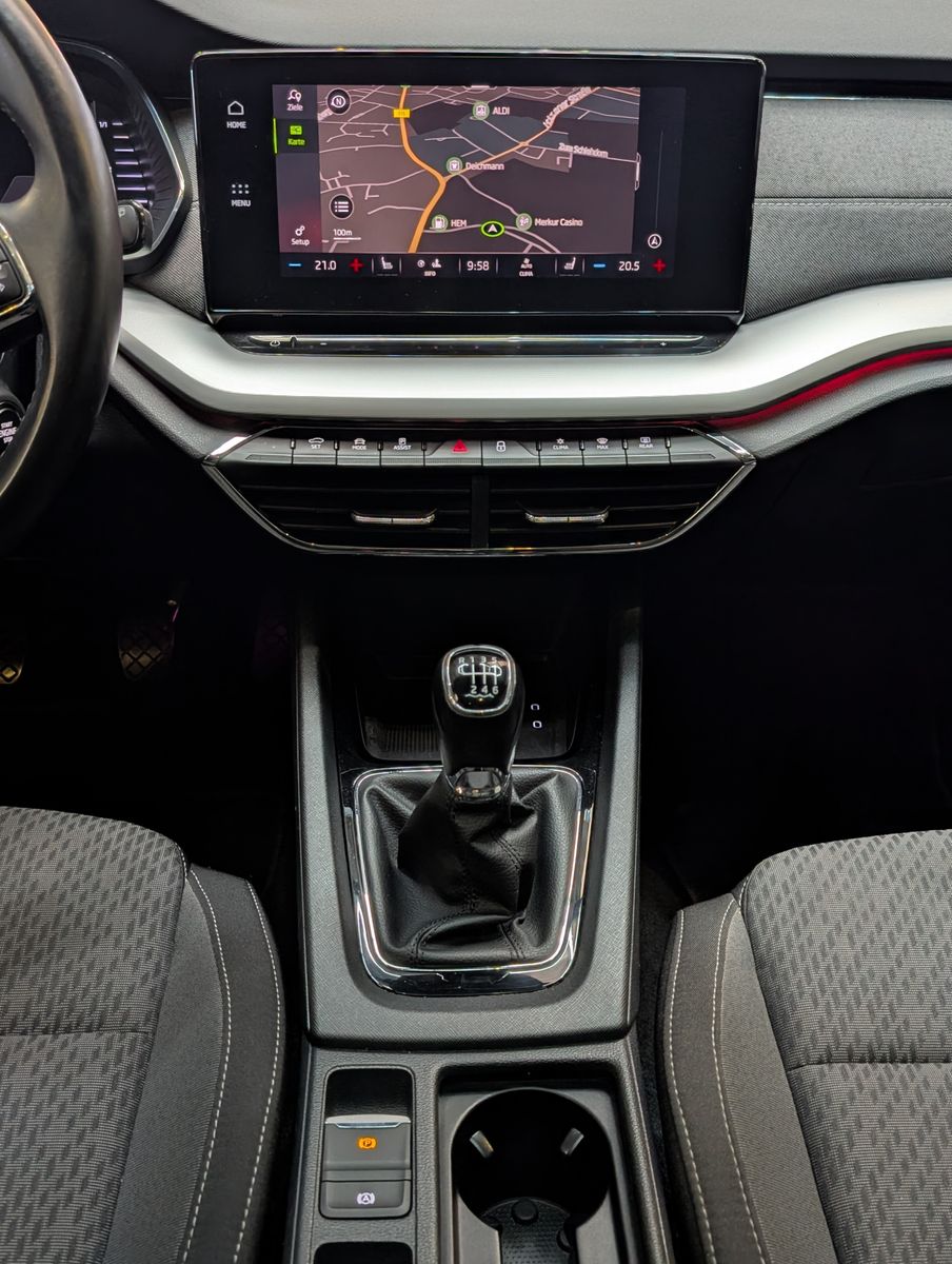 Fahrzeugabbildung SKODA Octavia 2.0 TDI First Edition LED Memory Pano 17