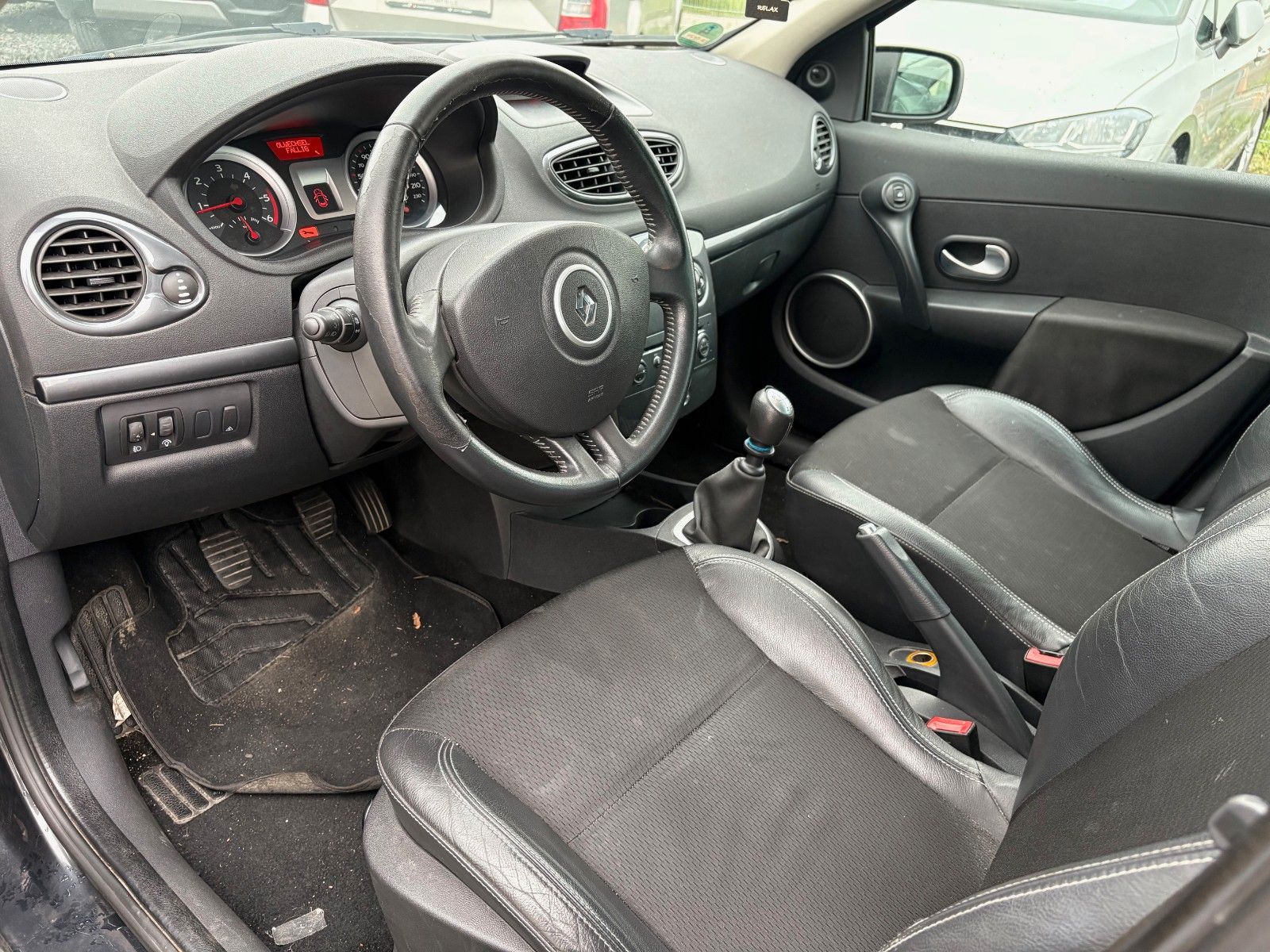Fahrzeugabbildung Renault Clio III Exception 1.5 dCi Klima Leder TÜV 08/26