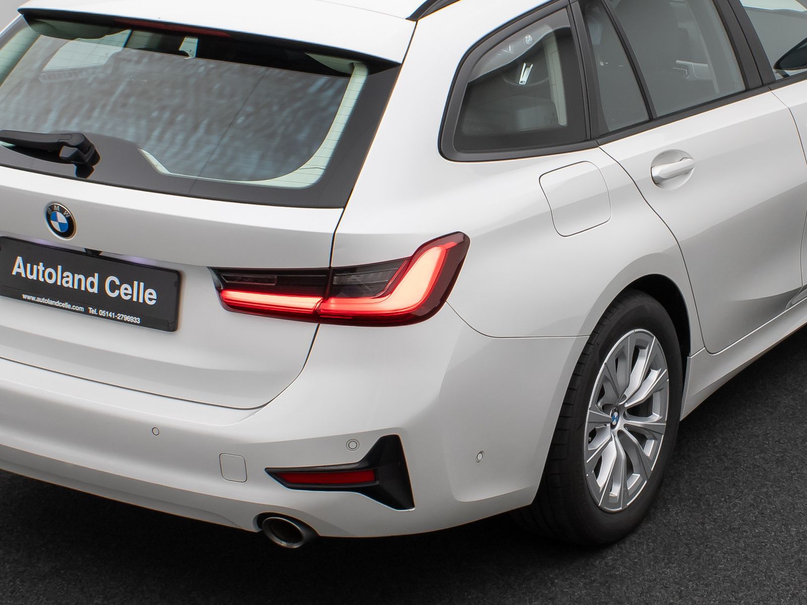 Fahrzeugabbildung BMW 320d  xD Panorama Kamera HUD DAB H/K Lenkradhzg