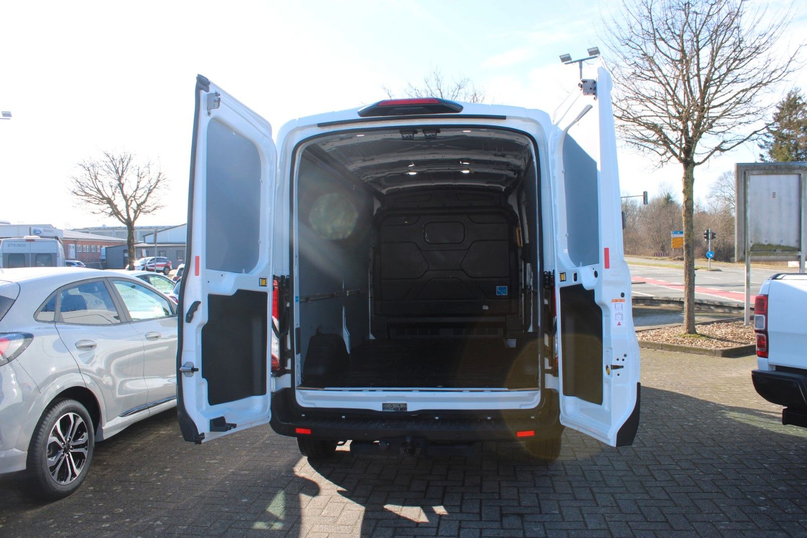 Fahrzeugabbildung Ford Transit L3 H2 TREND AHK NAVI 360° ACC WinterPak
