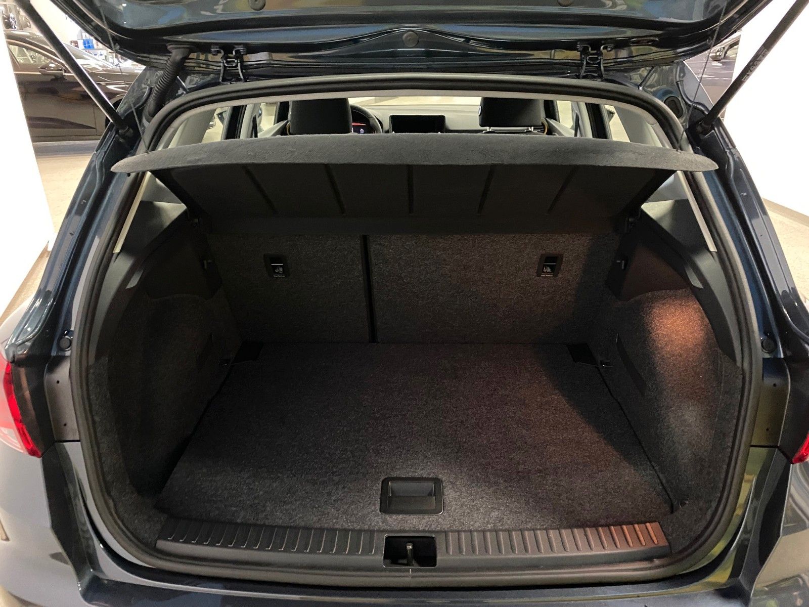 Fahrzeugabbildung SEAT Arona 1.0 TSI STYLE+2030 GARANTIE+Sitzheizung+BC