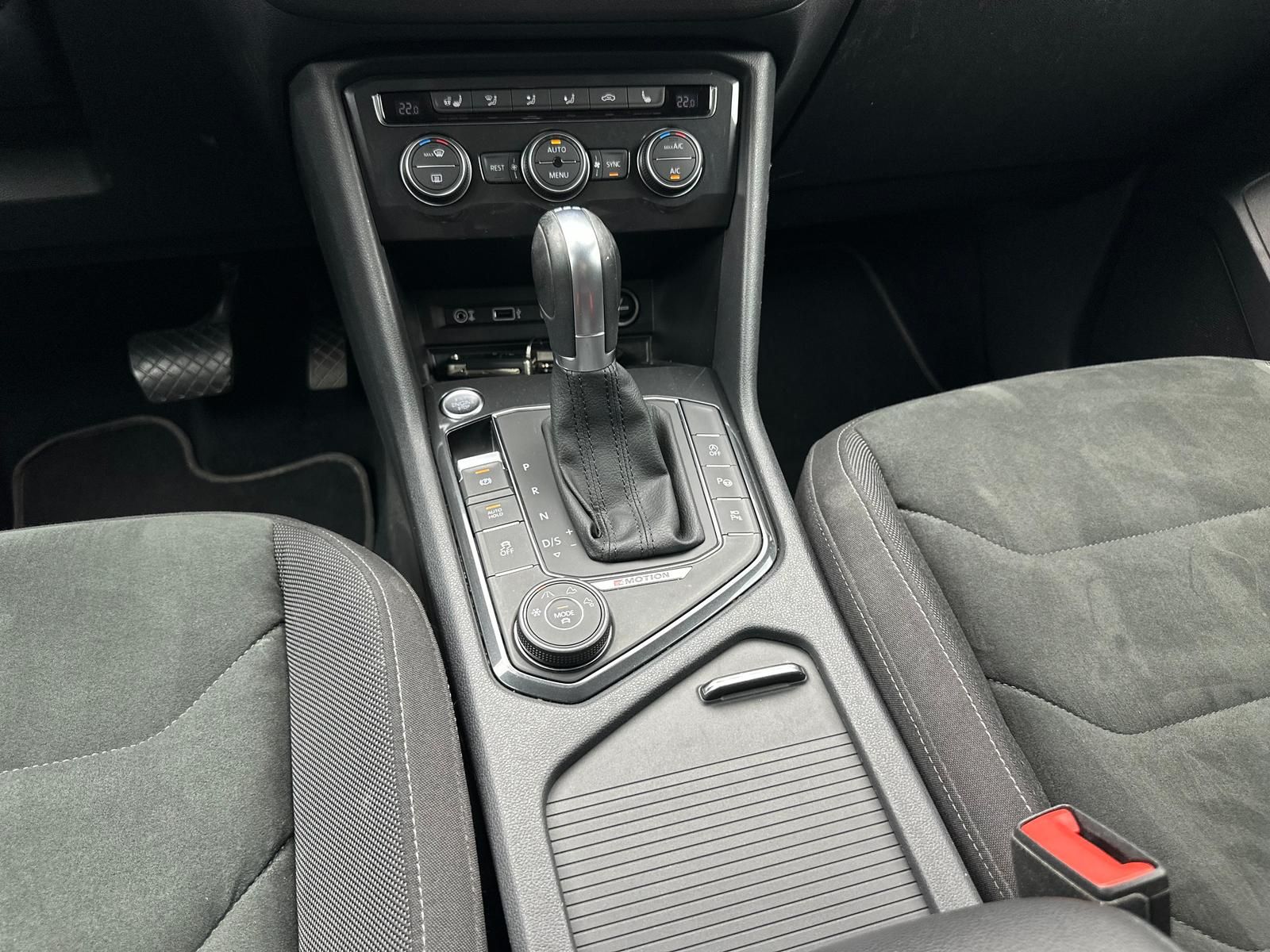 Fahrzeugabbildung Volkswagen TIGUAN 2.0 TDI ALLSPACE/4MOTION/7-SITZE/AHK/360°